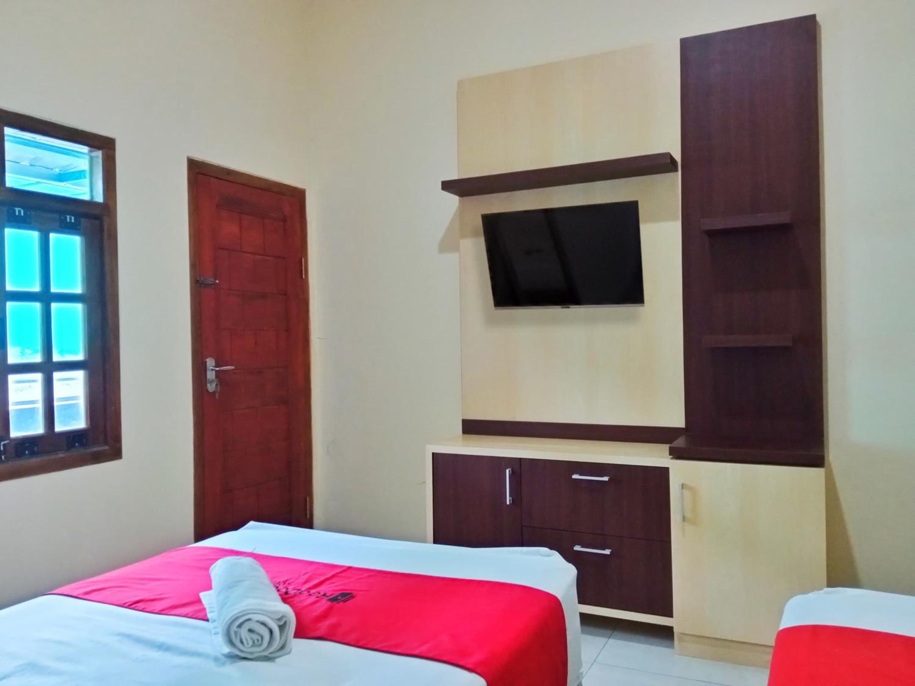 Standard Twin Room - Photo 6