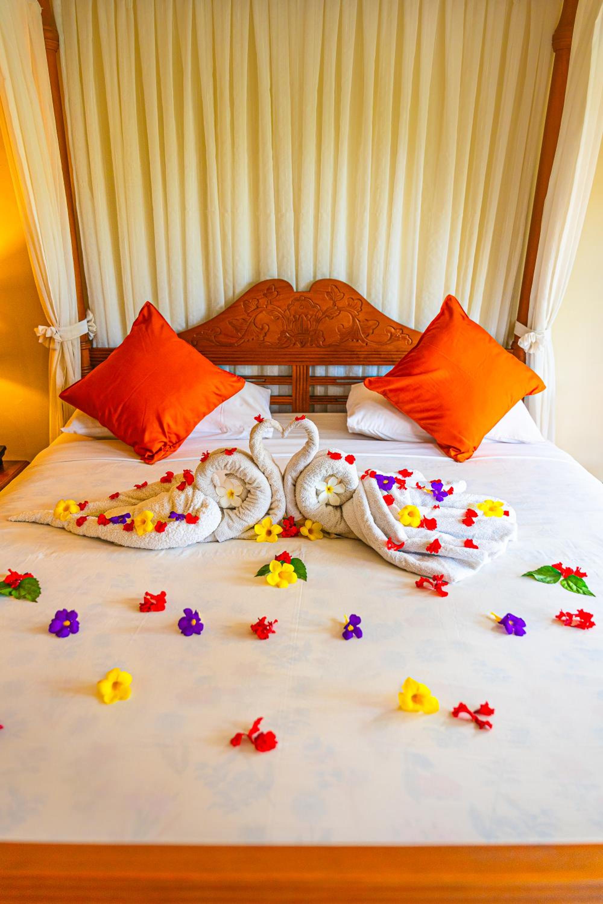 Honeymoon Suite - Photo 1