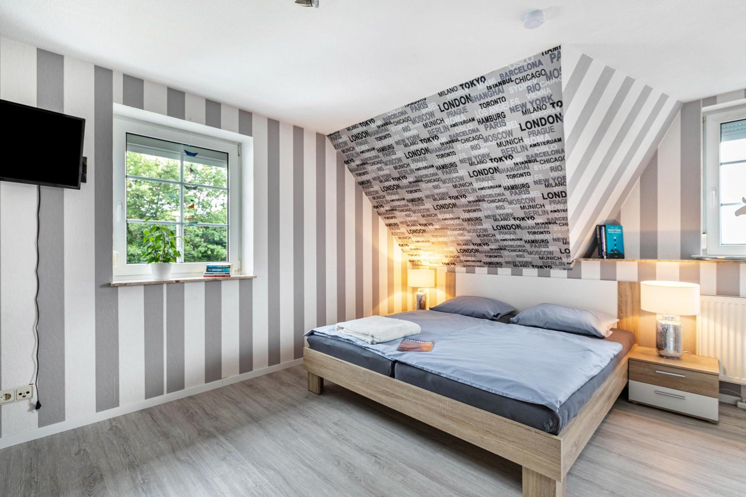 Standard Queen Room