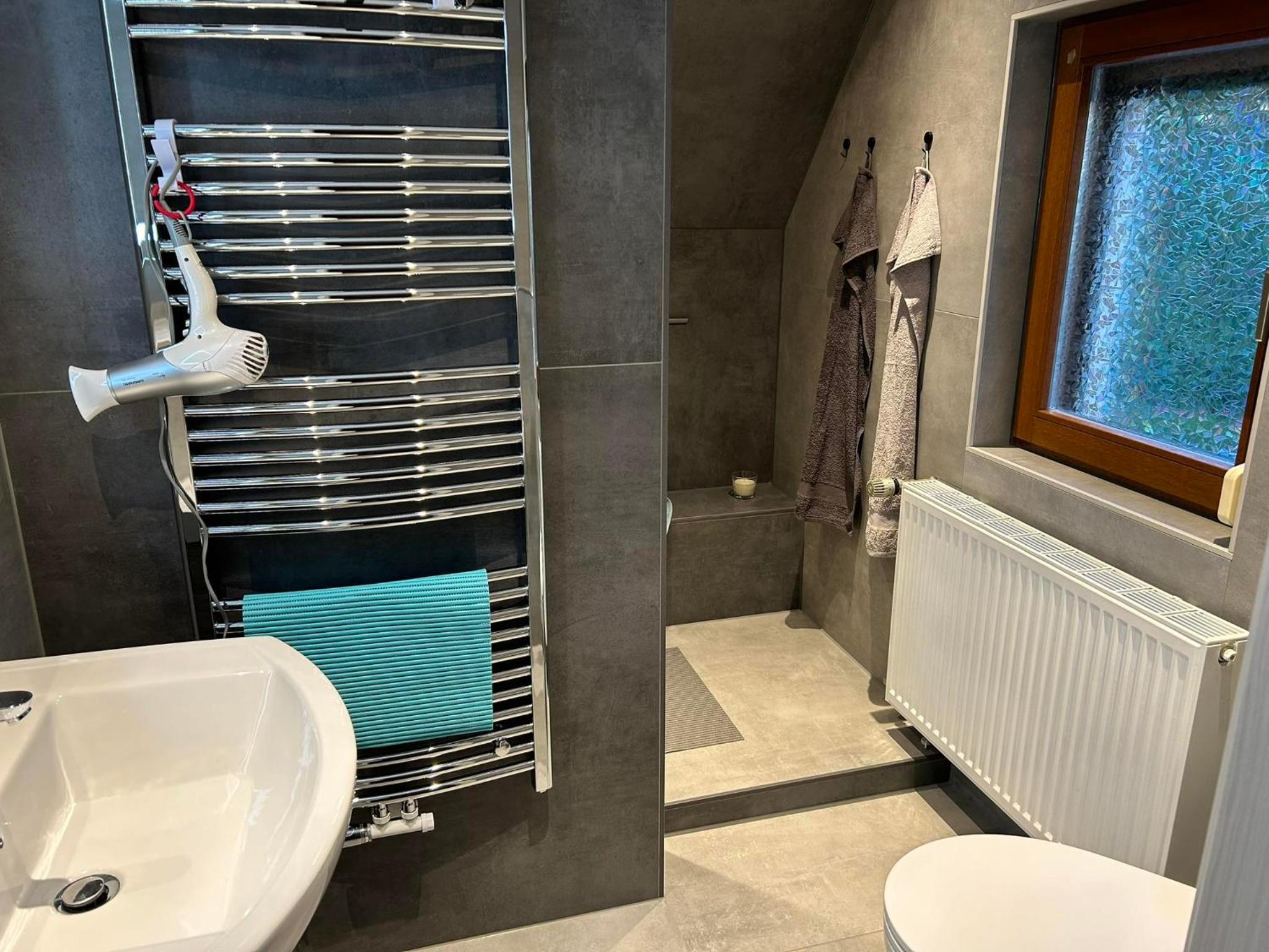 Two-Bedroom Apartment with Shower photo 3