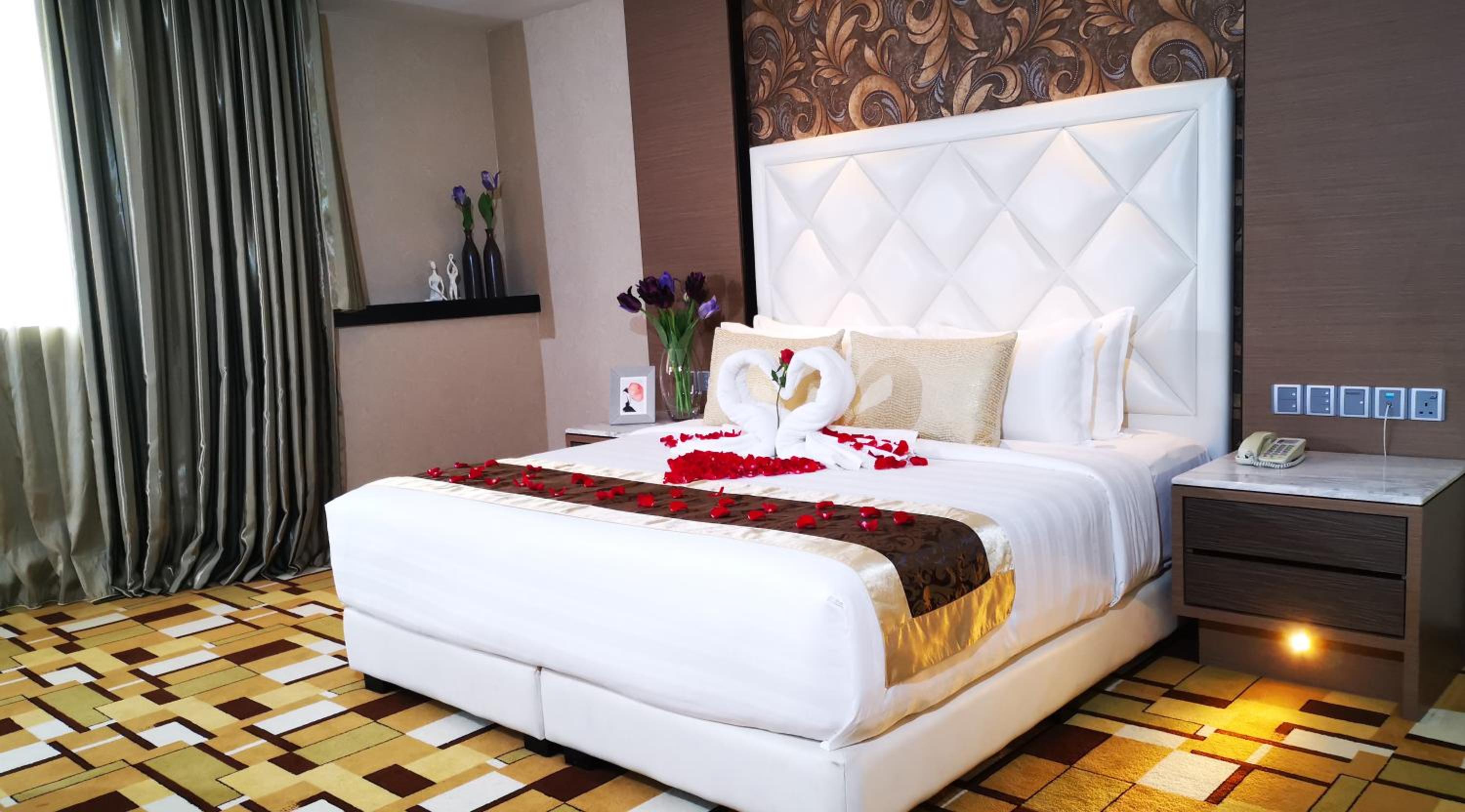 Honeymoon Suite