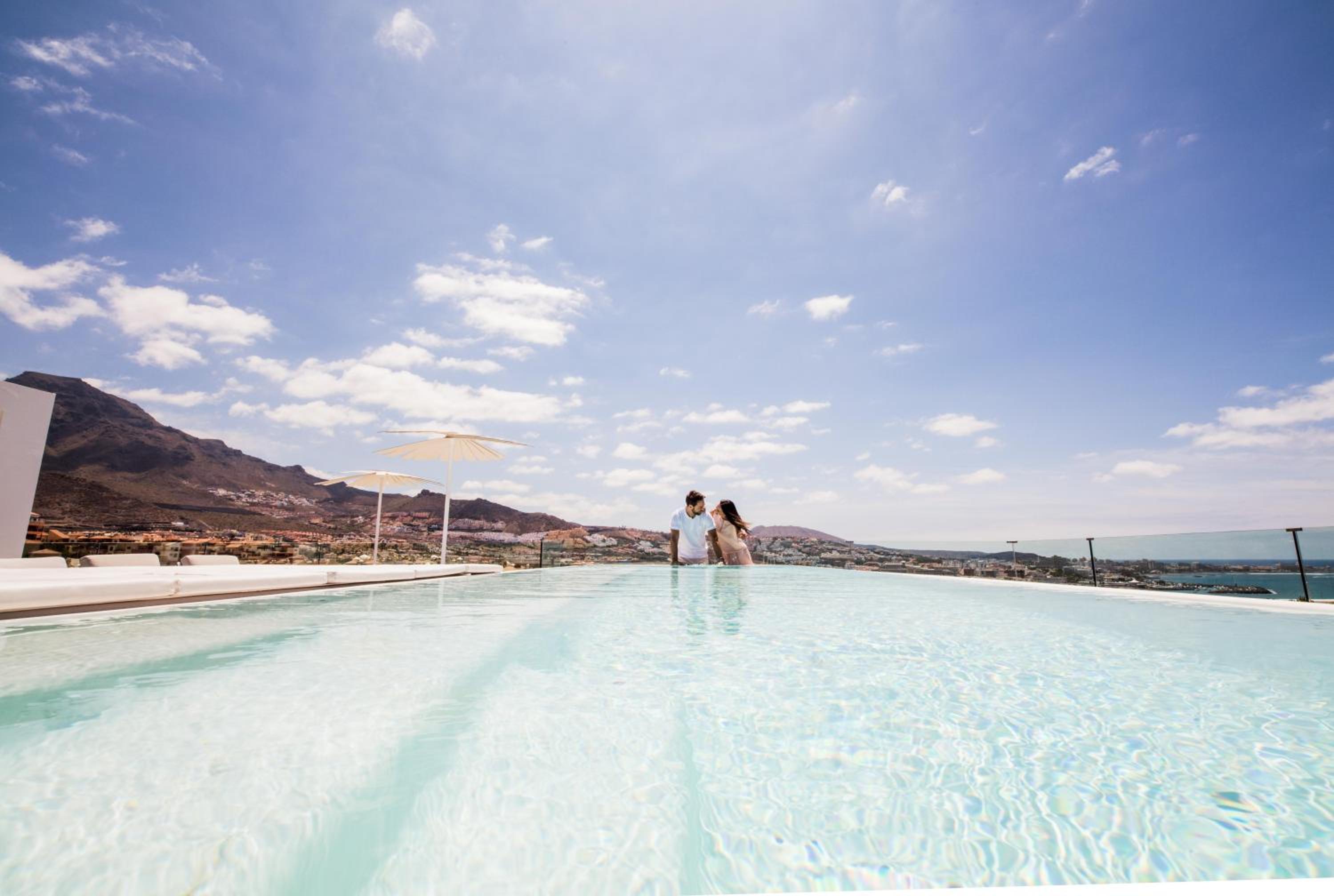 Infinity Euphoria 4 bedroom  penthouse with private pool, hot tub and sea view