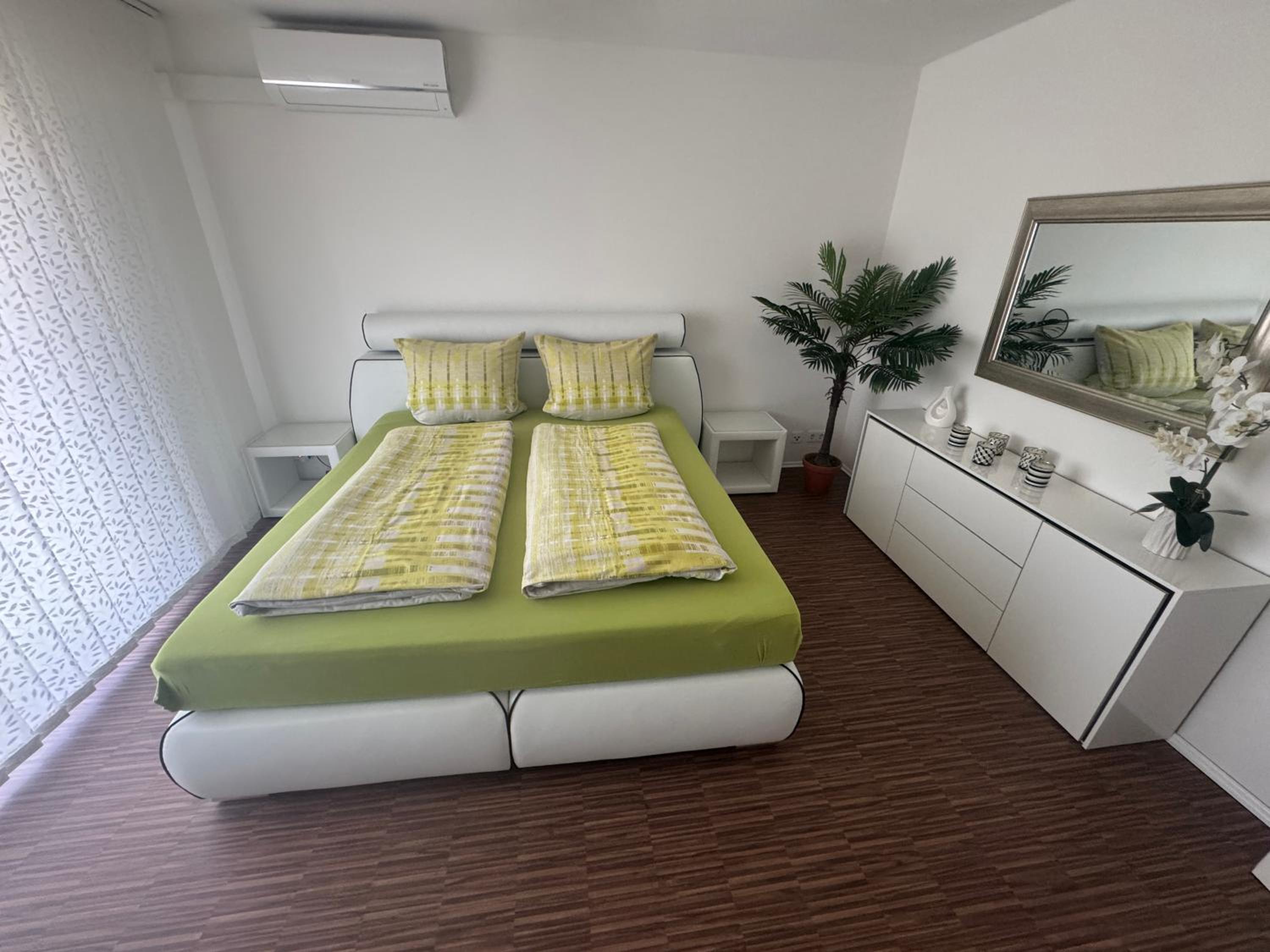 Four-Bedroom House photo 1