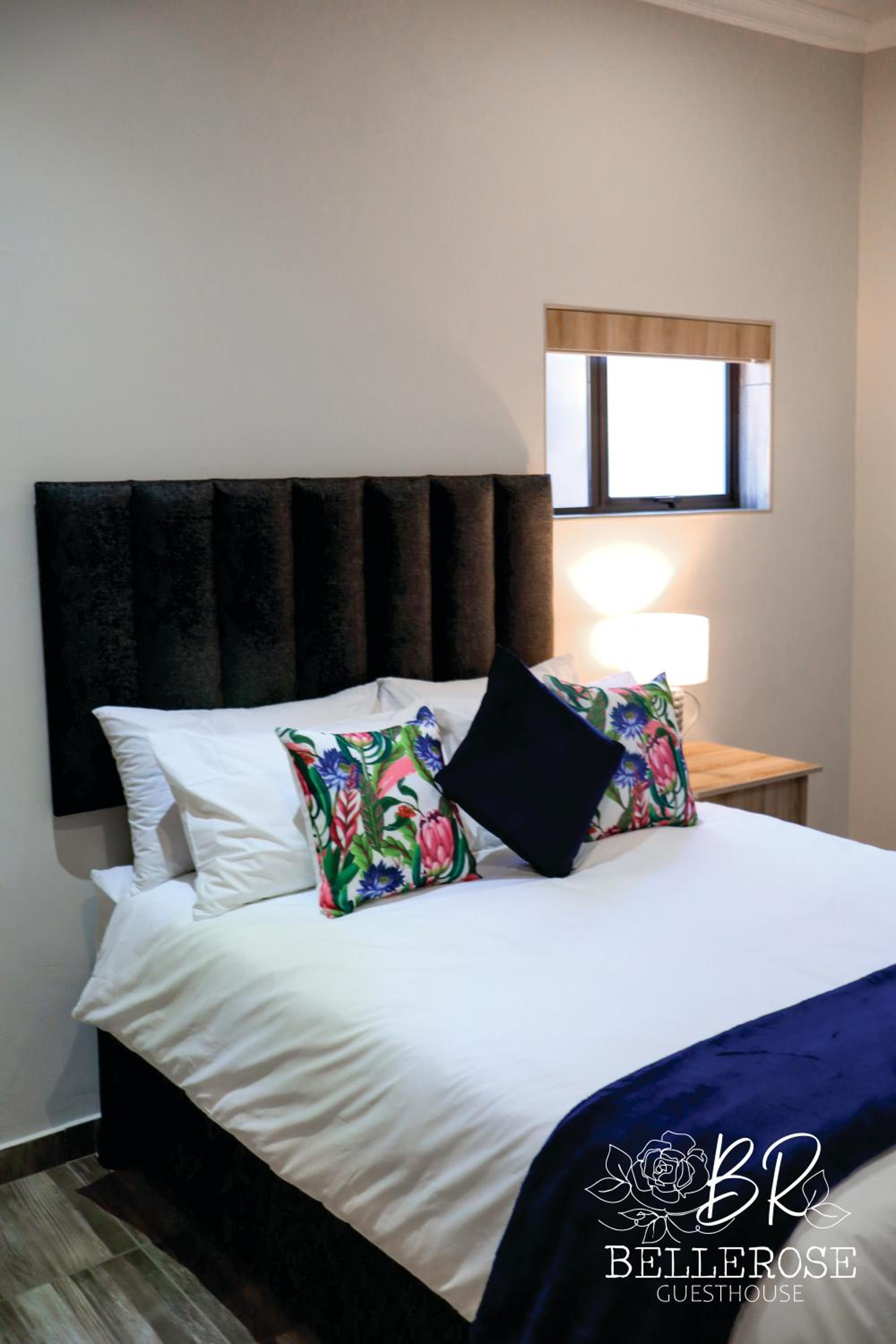Double Room with Private Bathroom photo 1