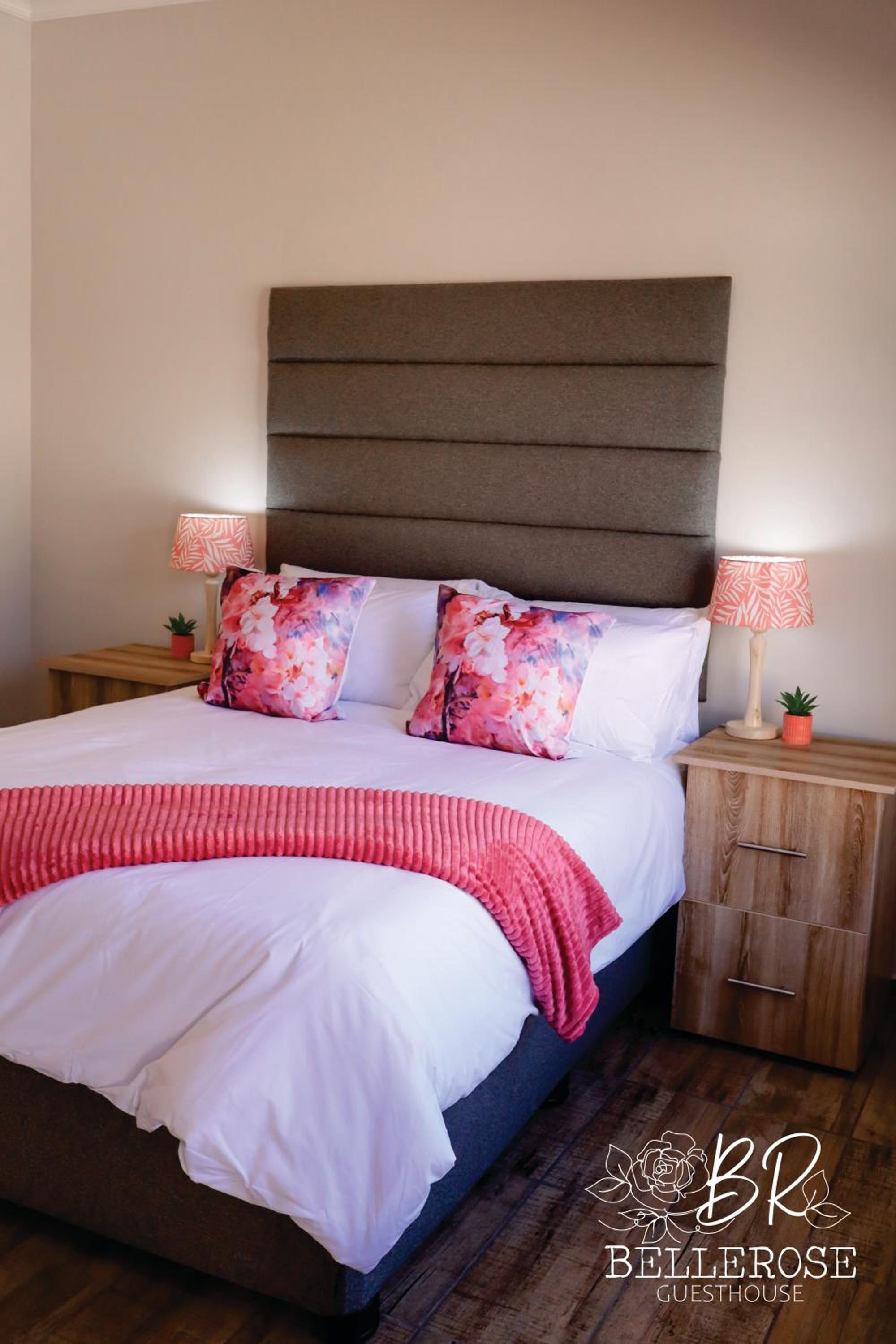 Double Room with Private Bathroom photo 1
