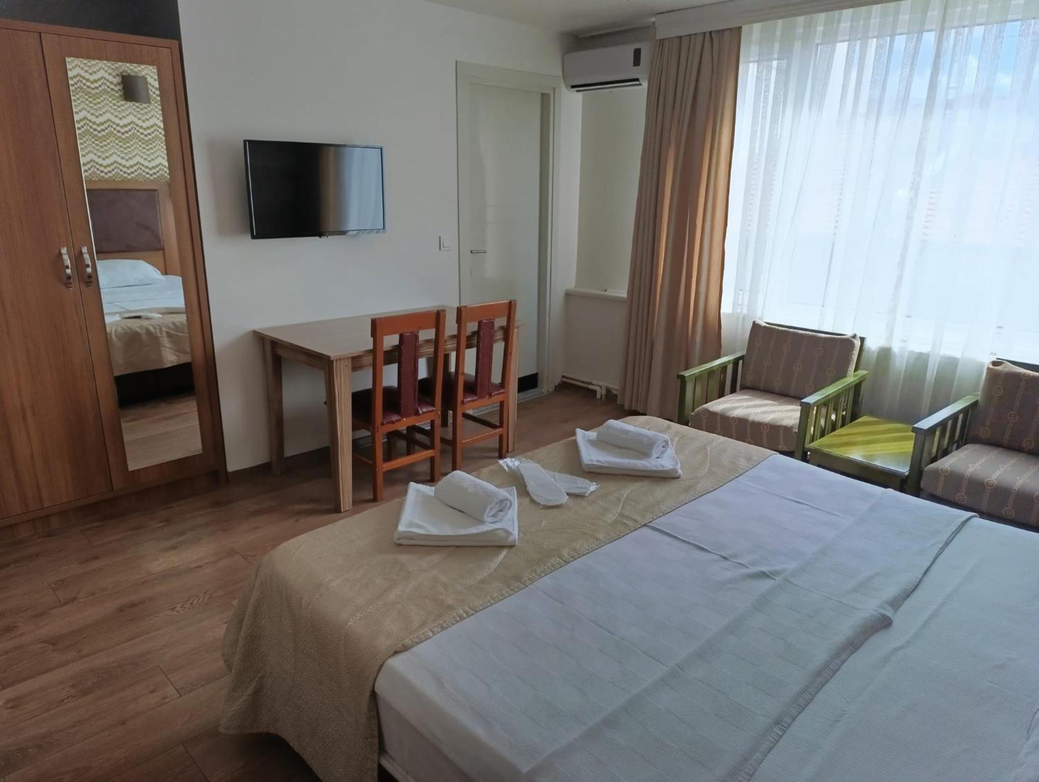 Deluxe Double Room with Bath photo 2