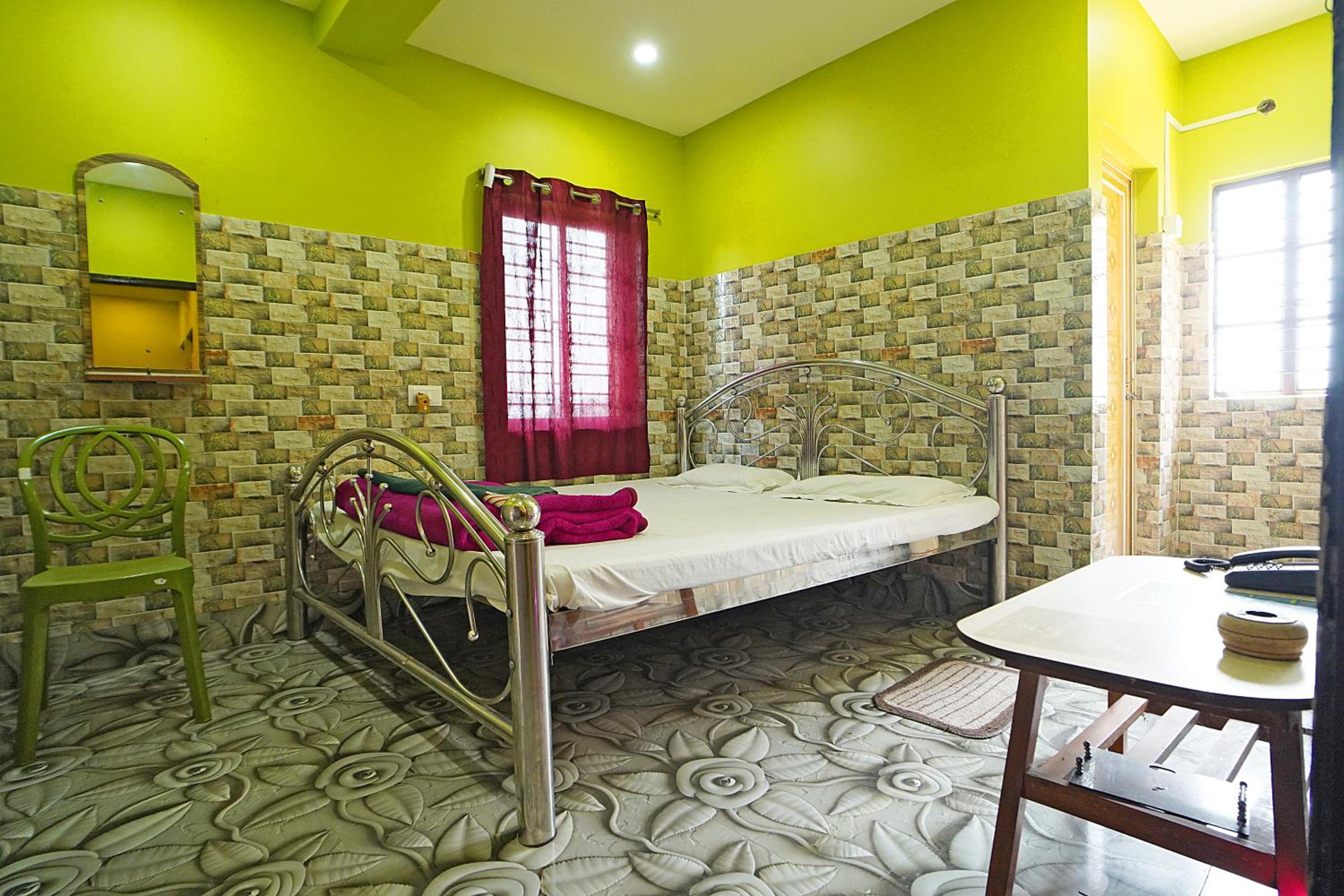Budget Double Room - Photo 2
