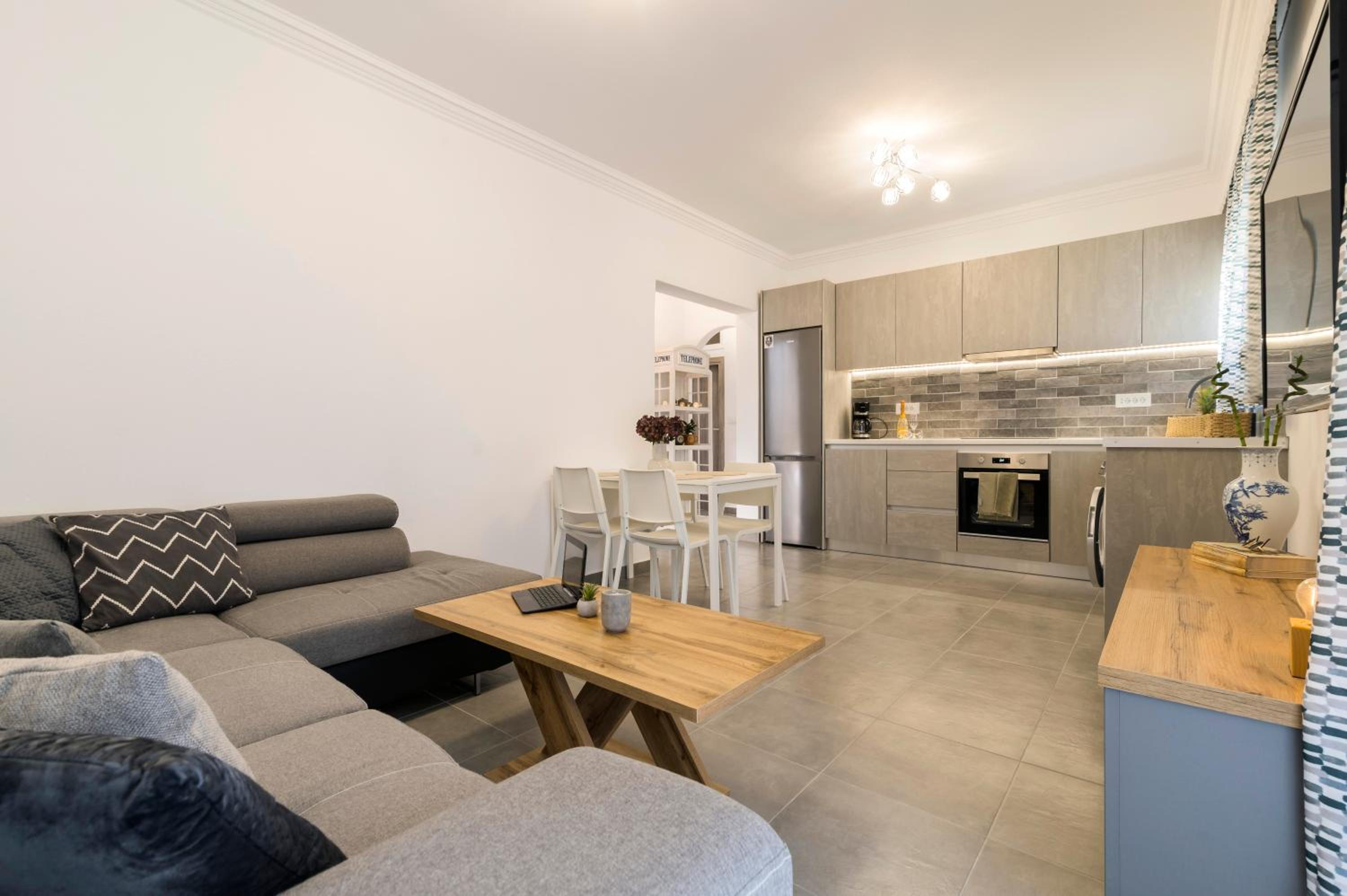 Two-Bedroom Apartment with Balcony photo 2