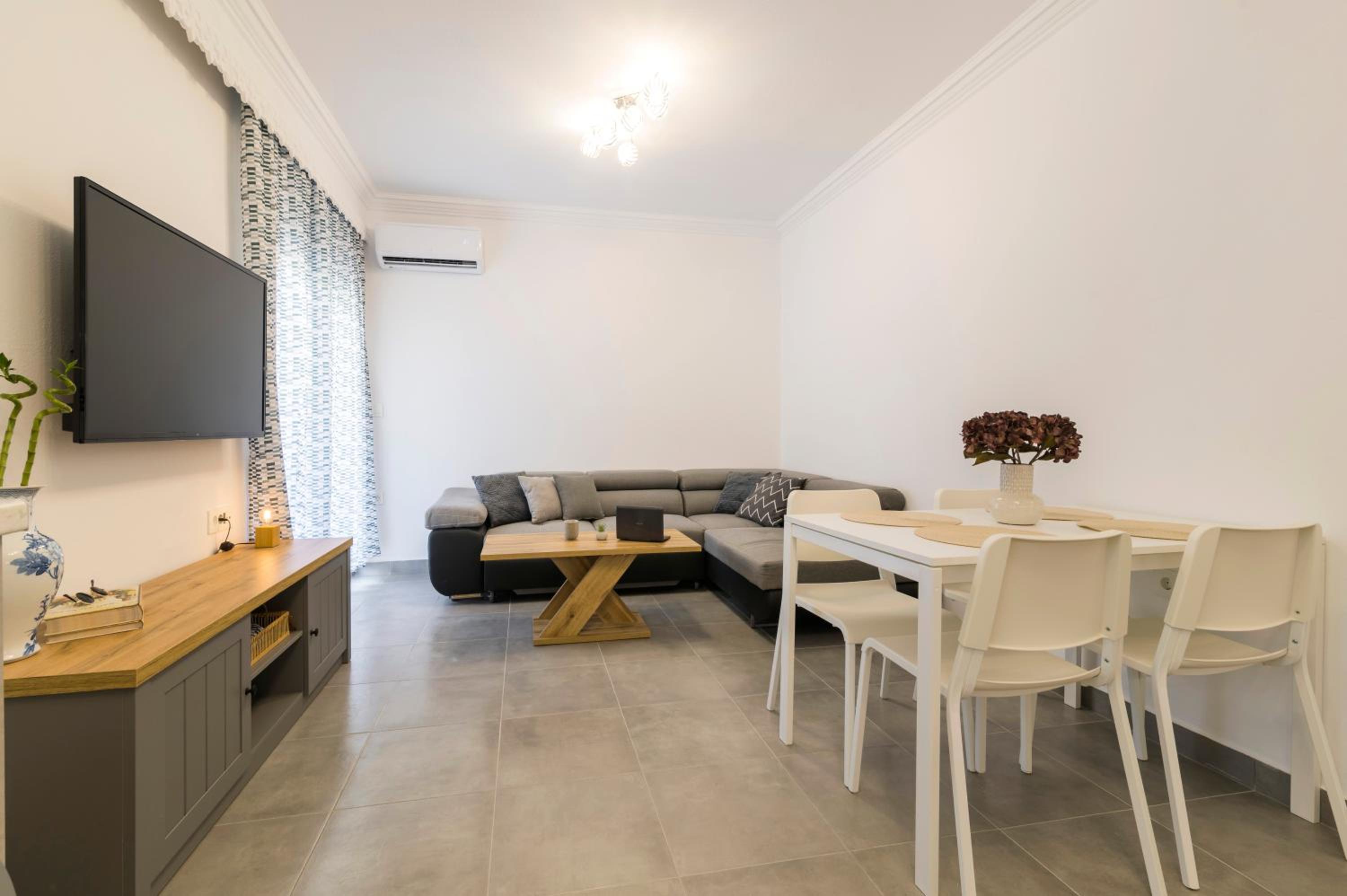 Two-Bedroom Apartment with Balcony photo 3