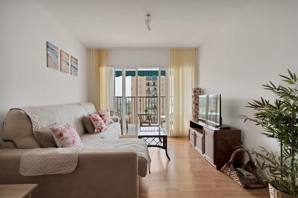 Apartamento de tres habitaciones con vista al mar