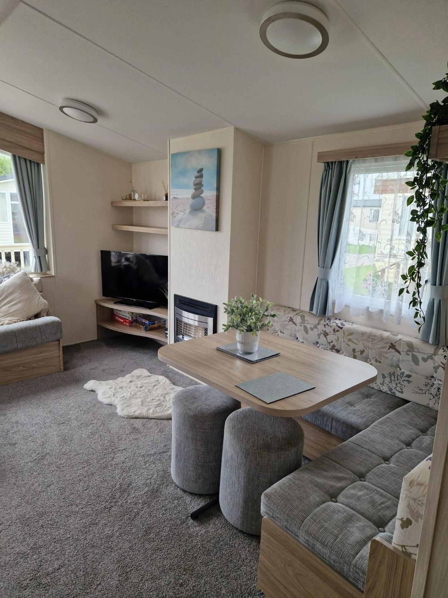 Mobile Home photo 3