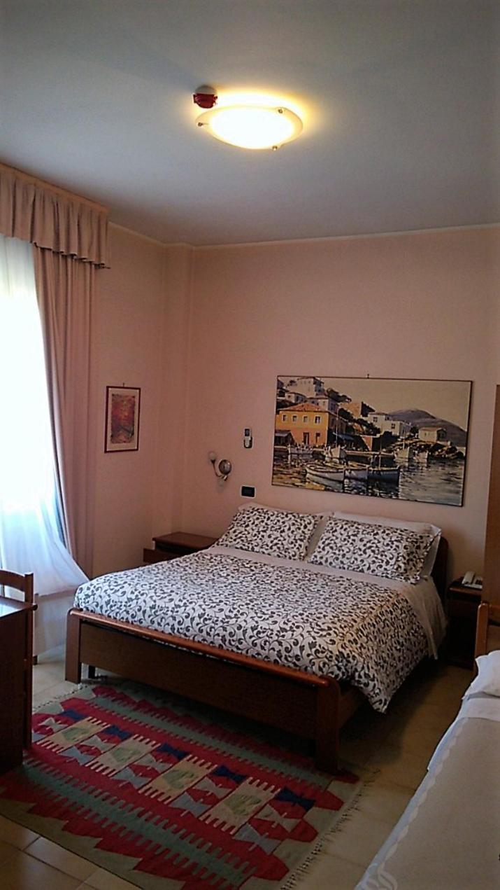 Double Room - Photo 8