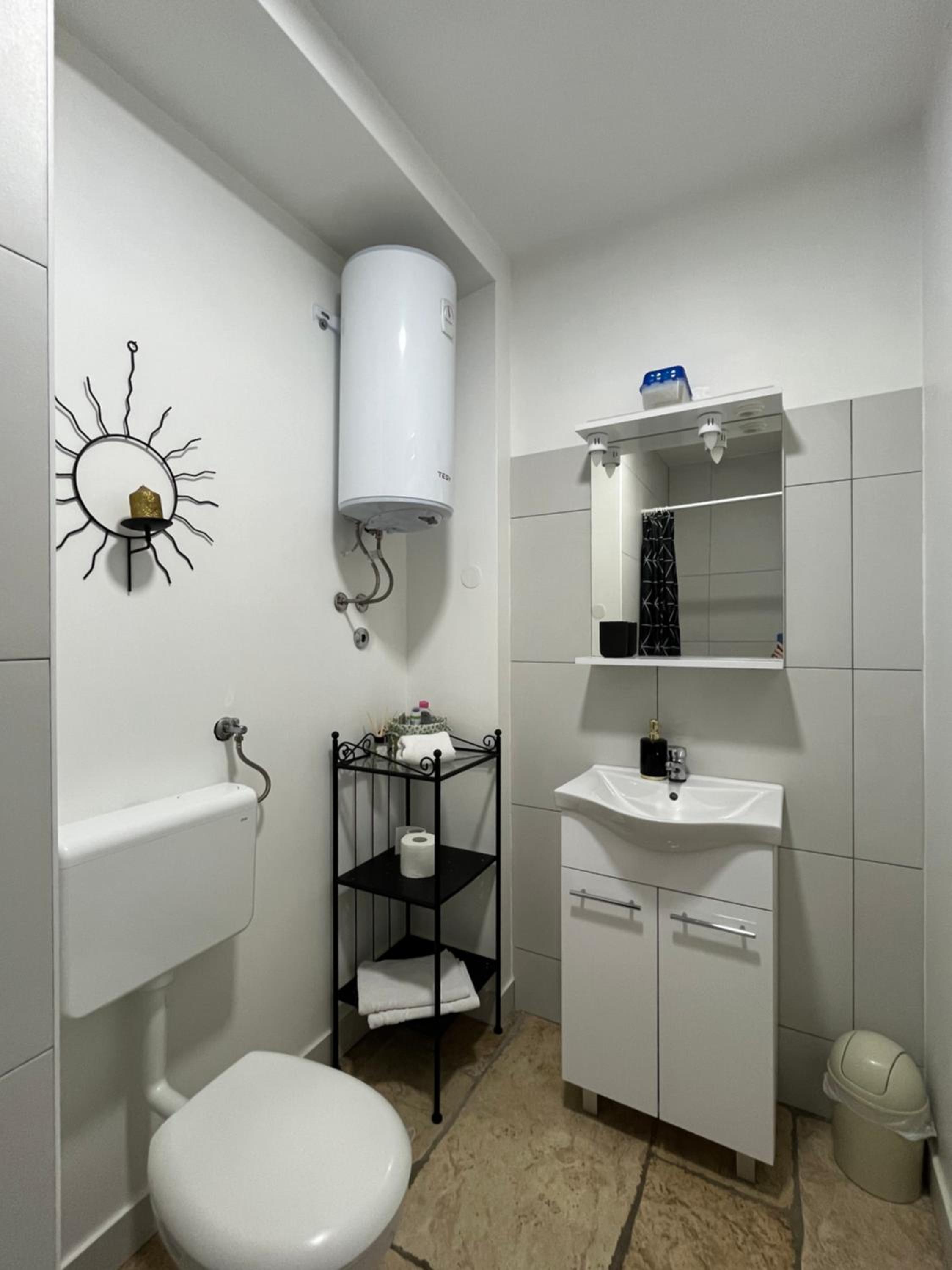 One-Bedroom Apartment - Photo 12