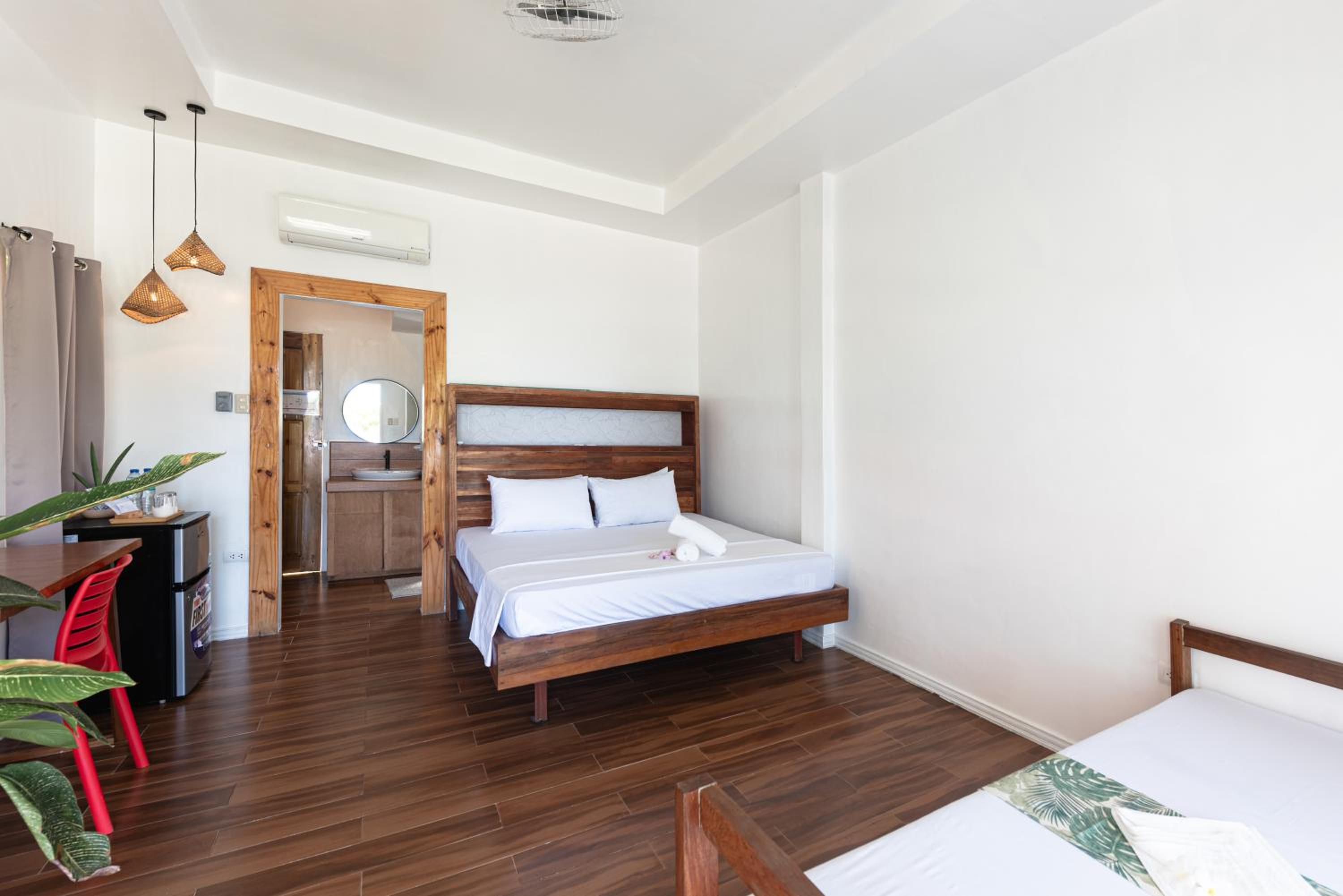 Deluxe Double Room with Sea View - Photo 18
