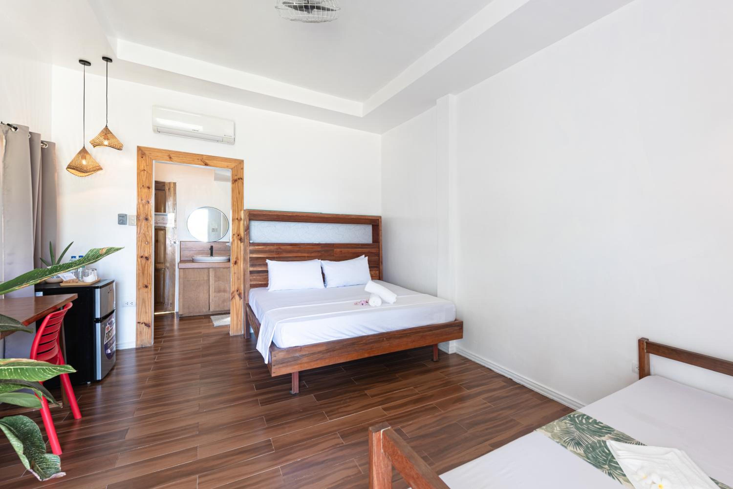 Deluxe Double Room with Sea View - Photo 17