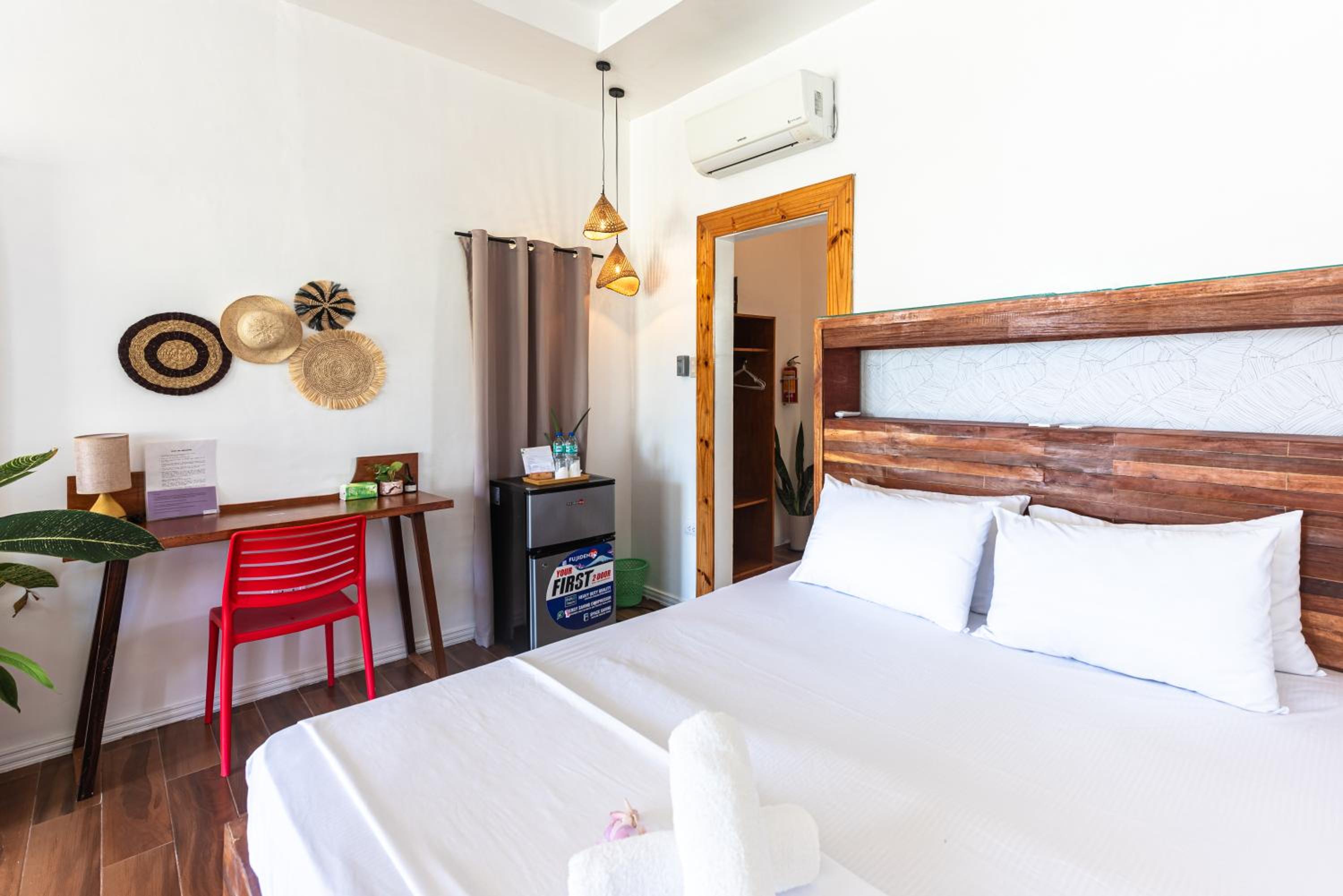 Deluxe Double Room with Sea View - Photo 10