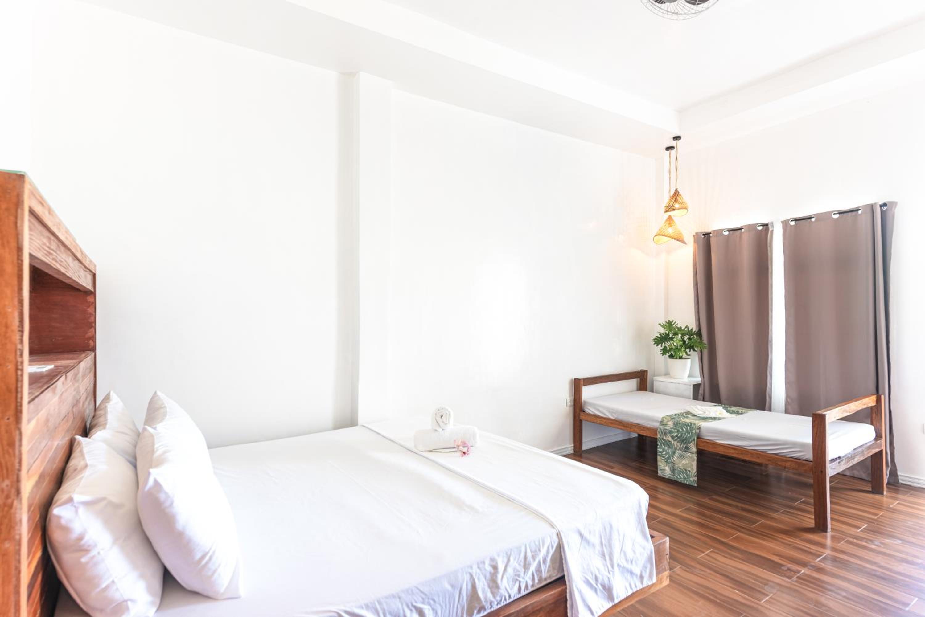 Deluxe Double Room with Sea View - Photo 16