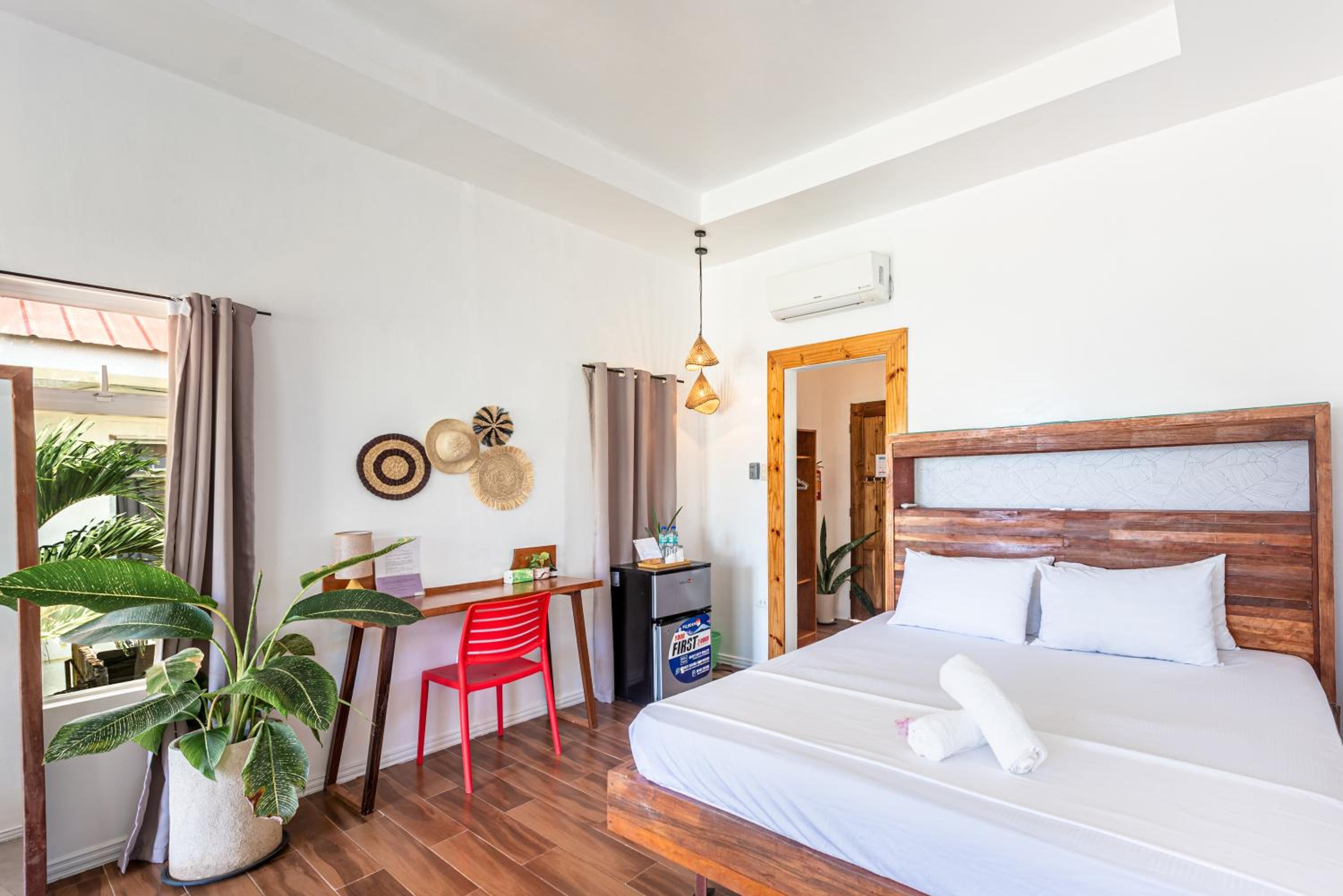 Deluxe Double Room with Sea View - Photo 8