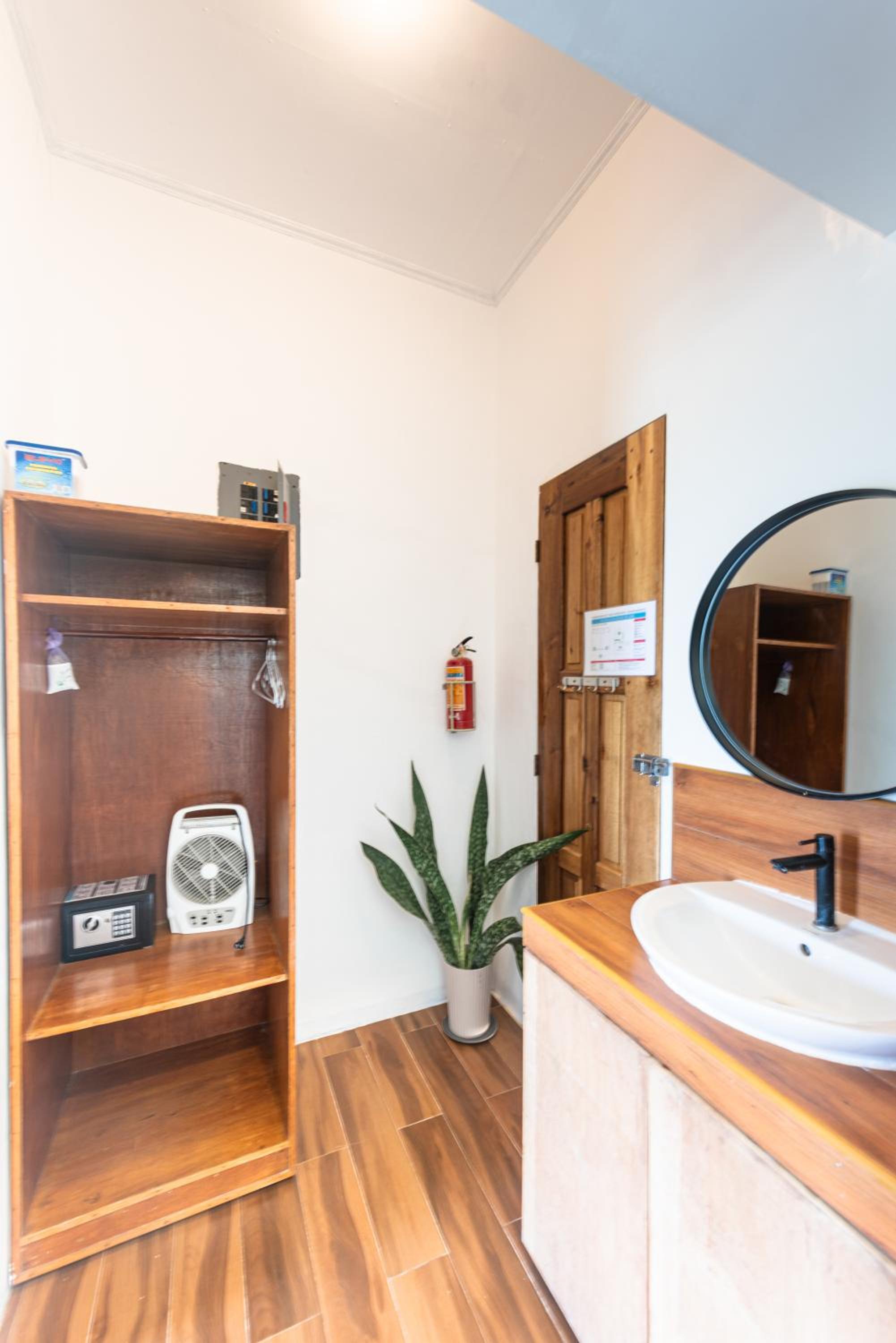 Deluxe Double Room with Sea View - Photo 13