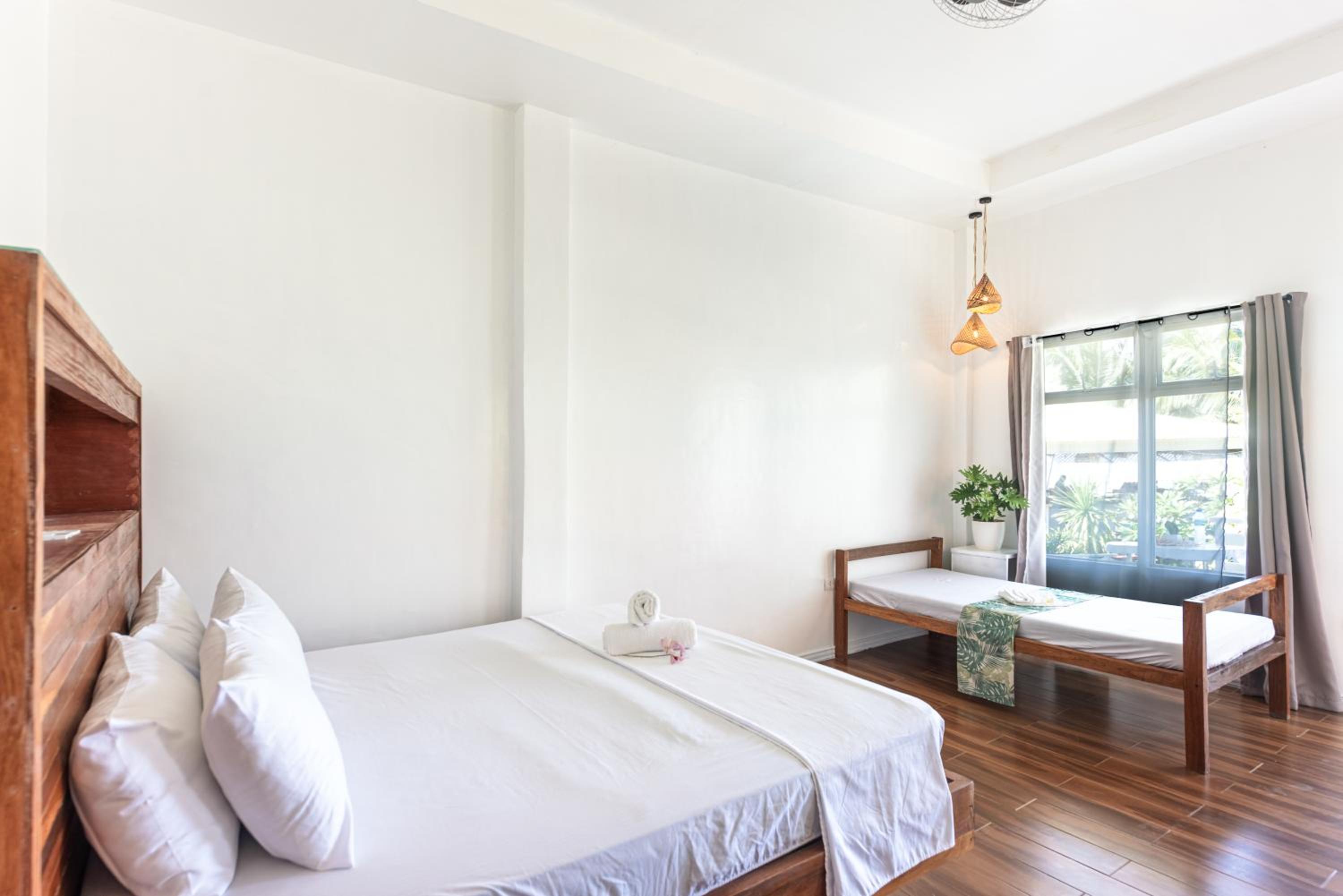 Deluxe Double Room with Sea View - Photo 15
