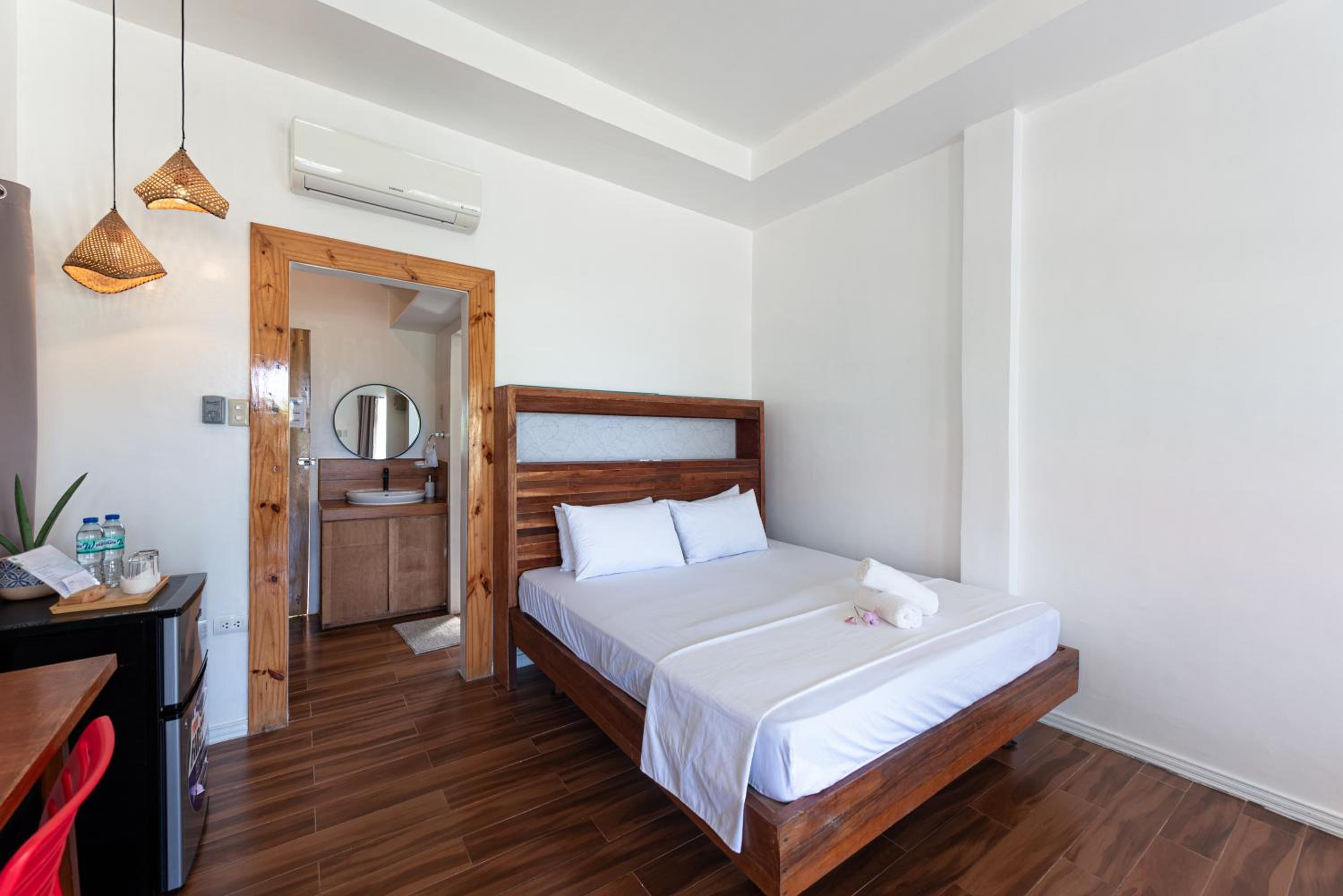 Deluxe Double Room with Sea View - Photo 14