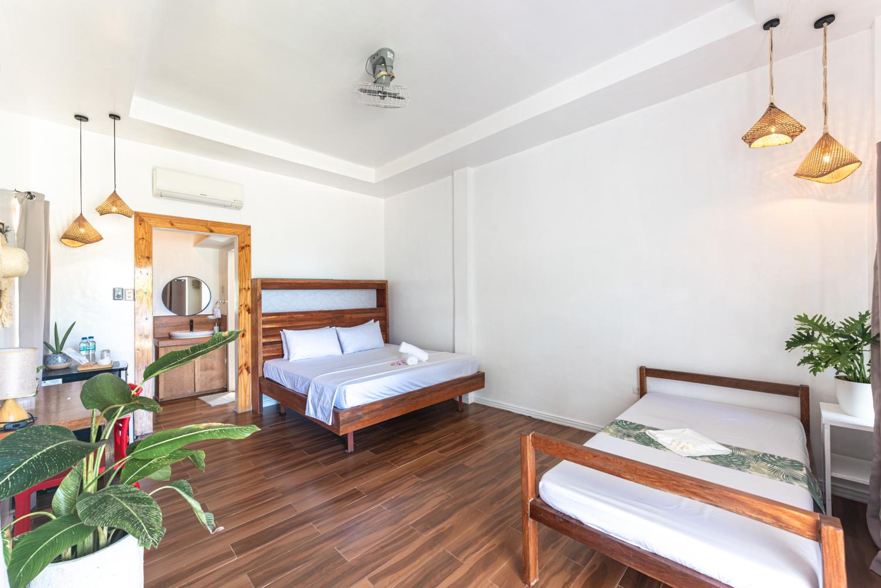 Deluxe Double Room with Sea View - Photo 5