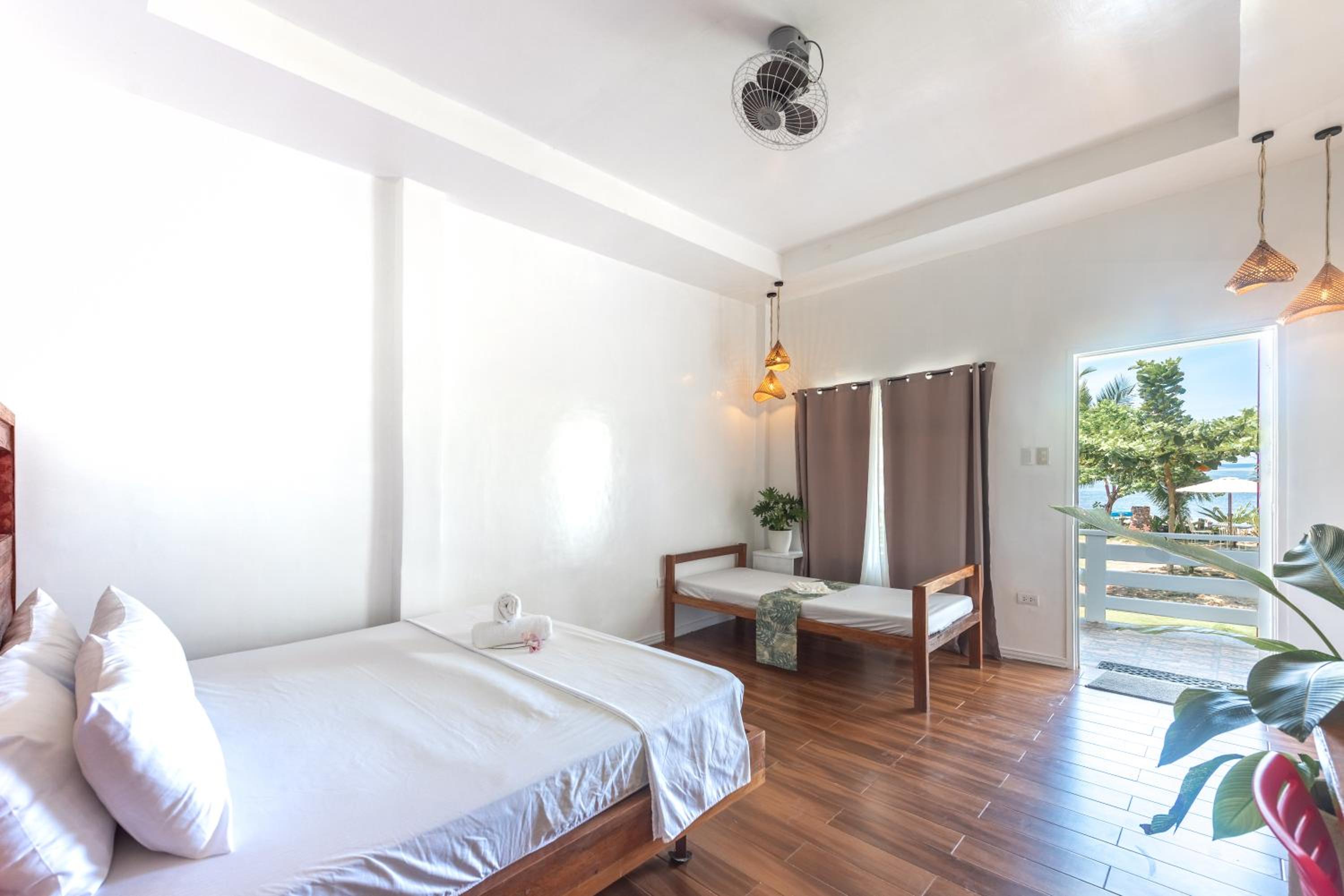 Deluxe Double Room with Sea View - Photo 29