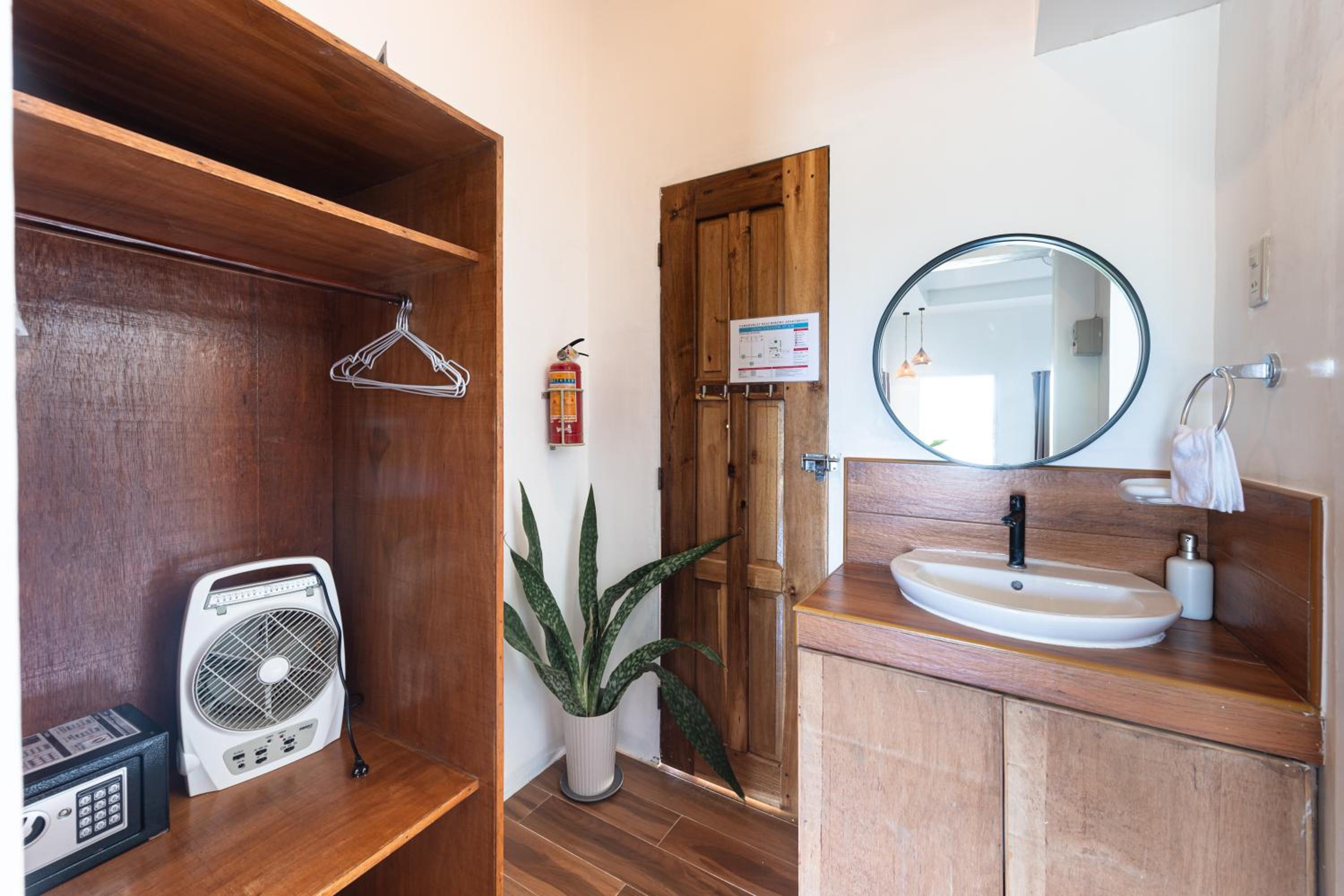 Deluxe Double Room with Sea View - Photo 23