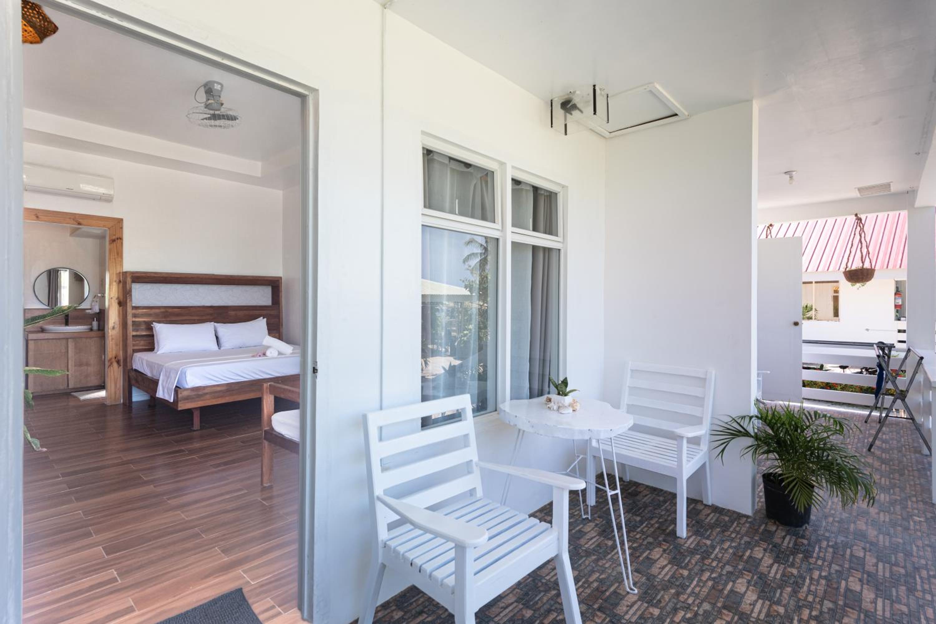 Deluxe Double Room with Sea View - Photo 20