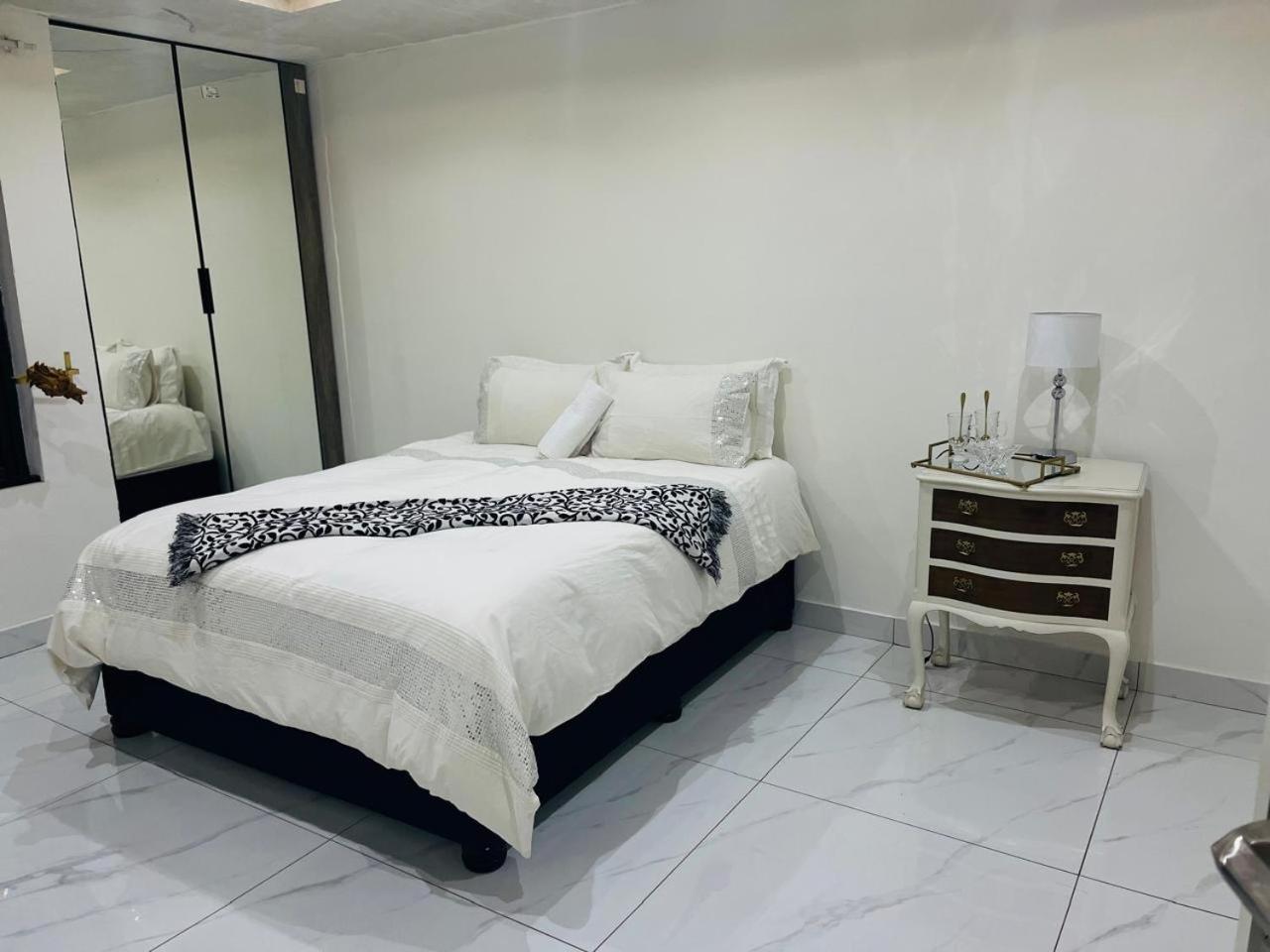 Three-Bedroom House photo 3