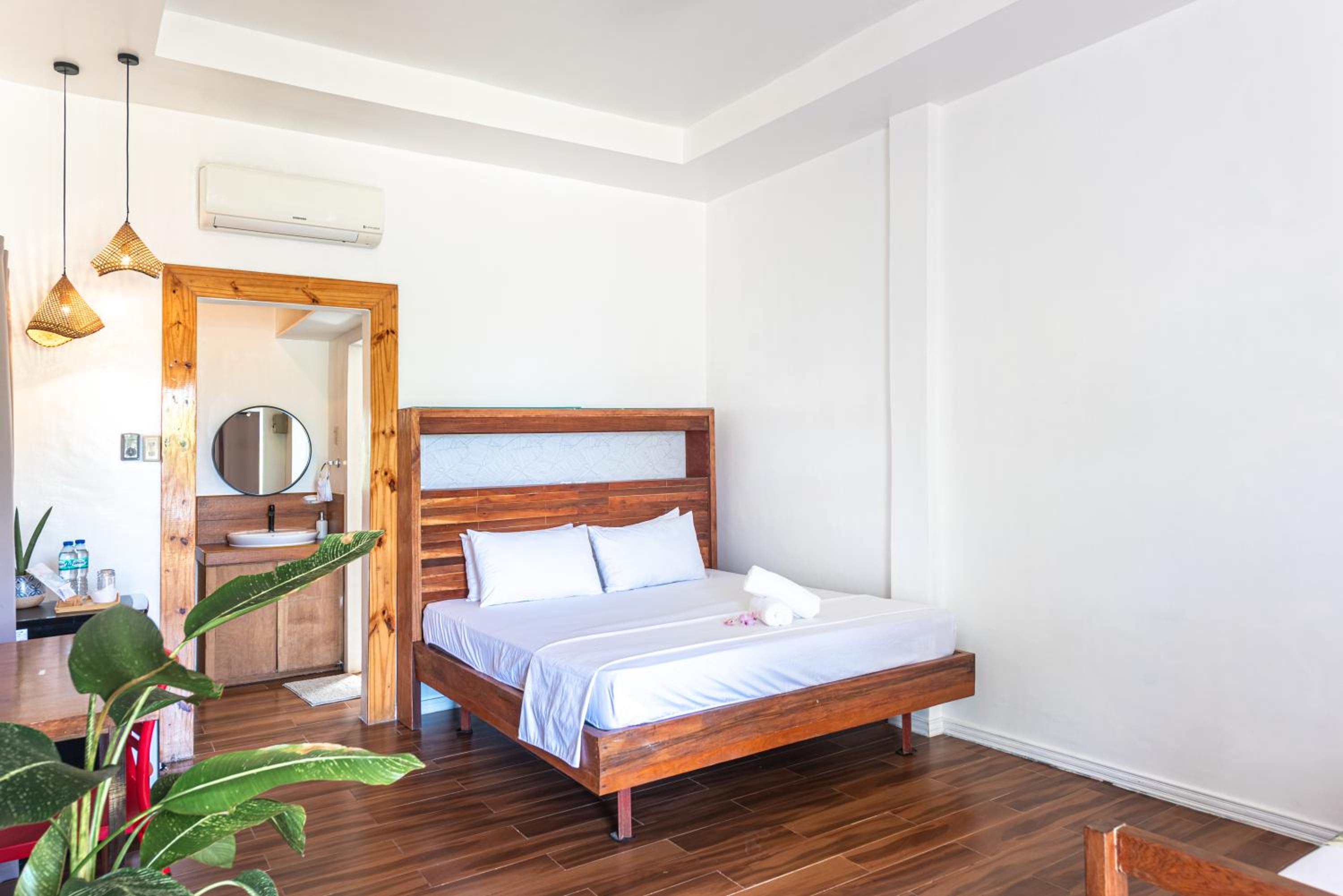 Deluxe Double Room with Sea View - Photo 28