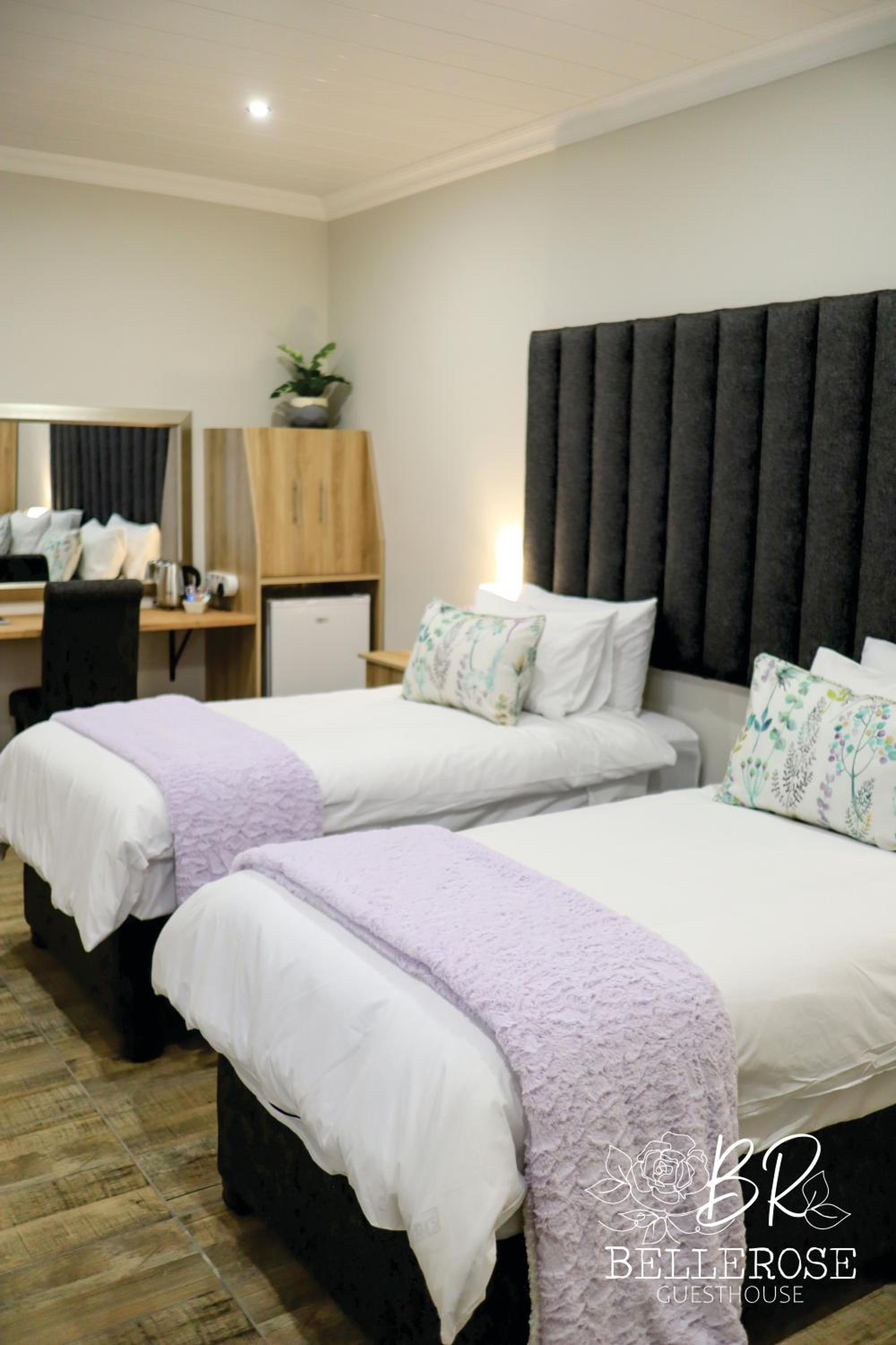 Twin Room - Photo 5
