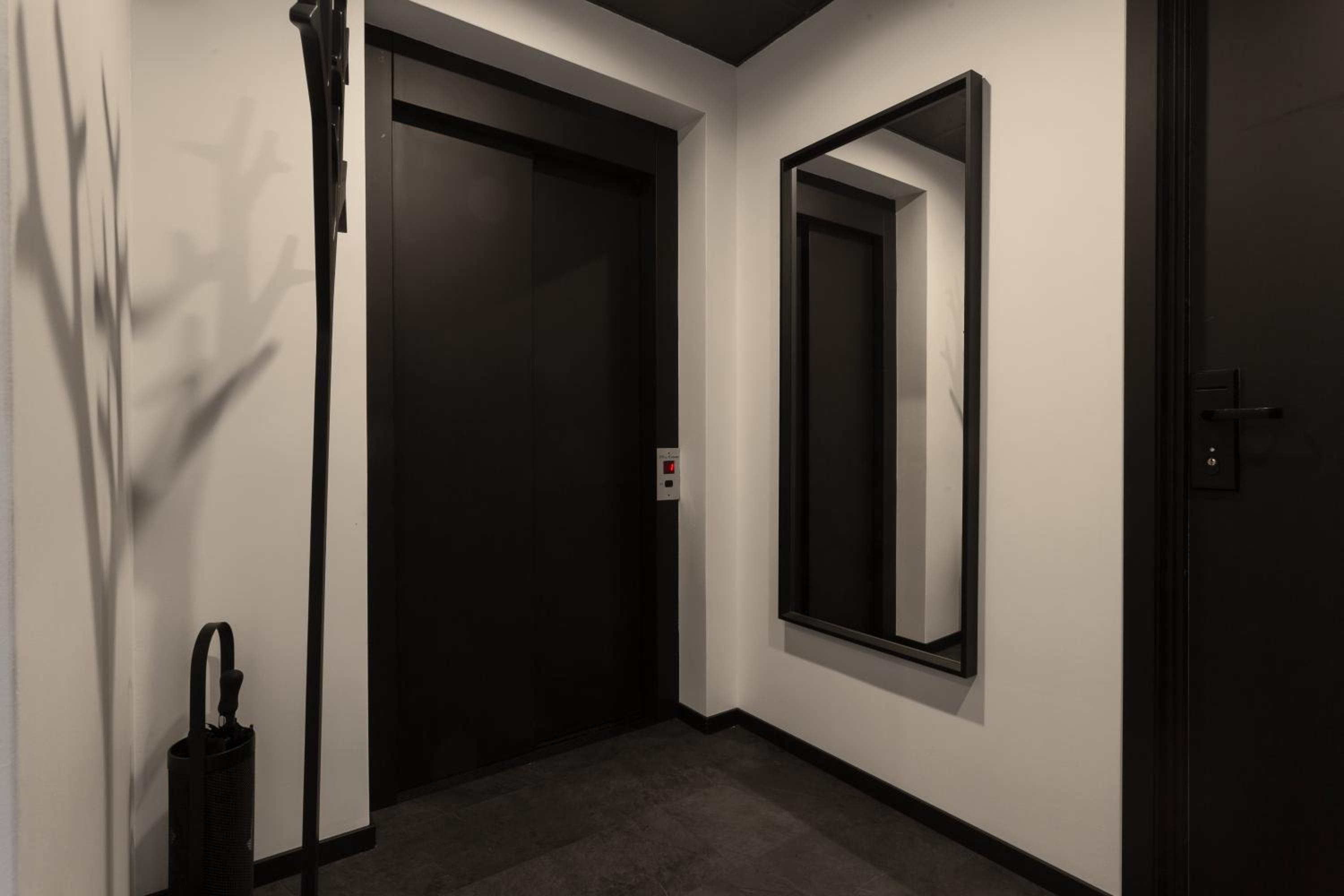 One-Bedroom Apartment photo 2