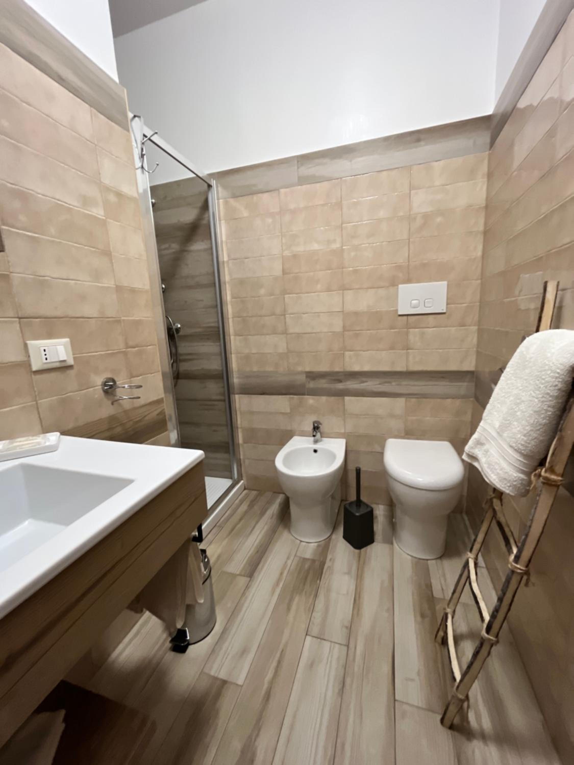 Double Room with Private Bathroom photo 3