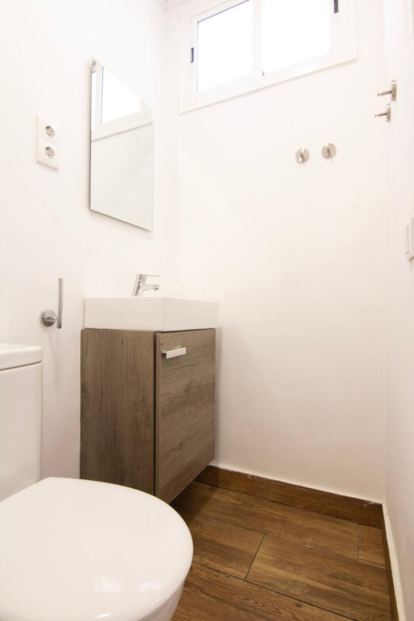 Two-Bedroom Apartment - Carrer de Torrijos, 12 photo 3