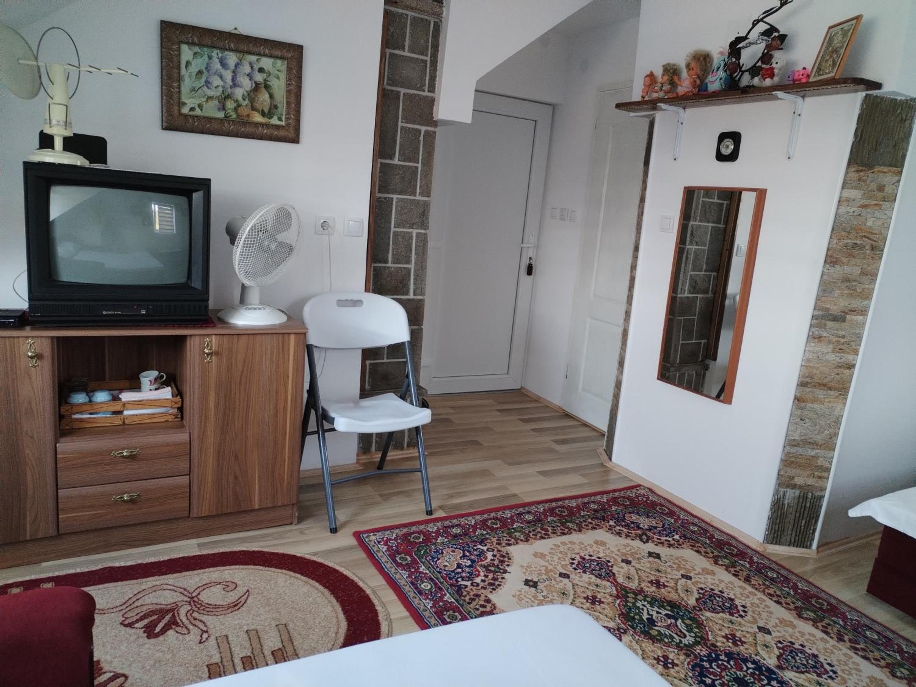 Apartment photo 2