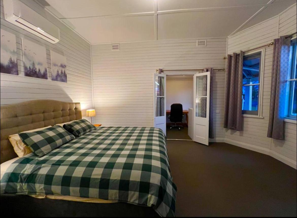 Three-Bedroom House photo 2