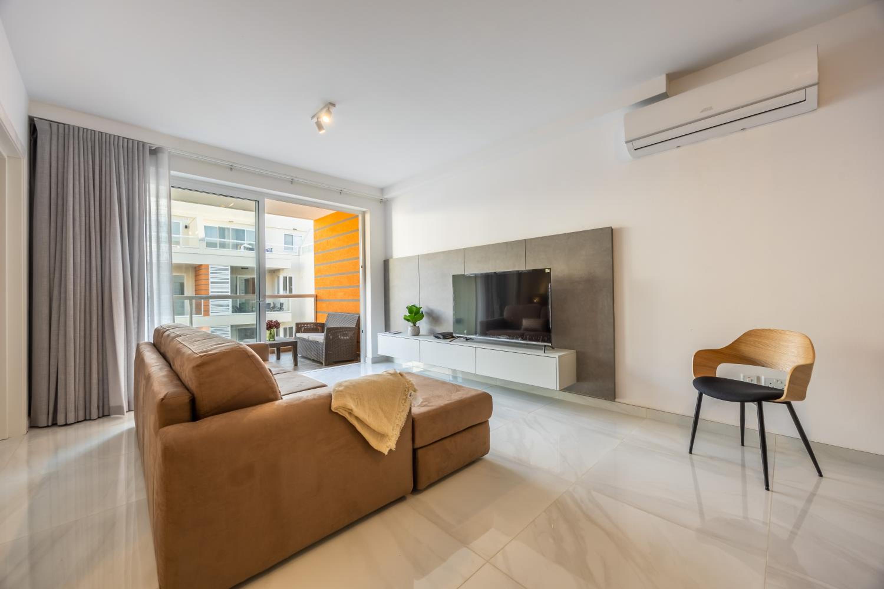 Two-Bedroom Deluxe Apartment with Balcony