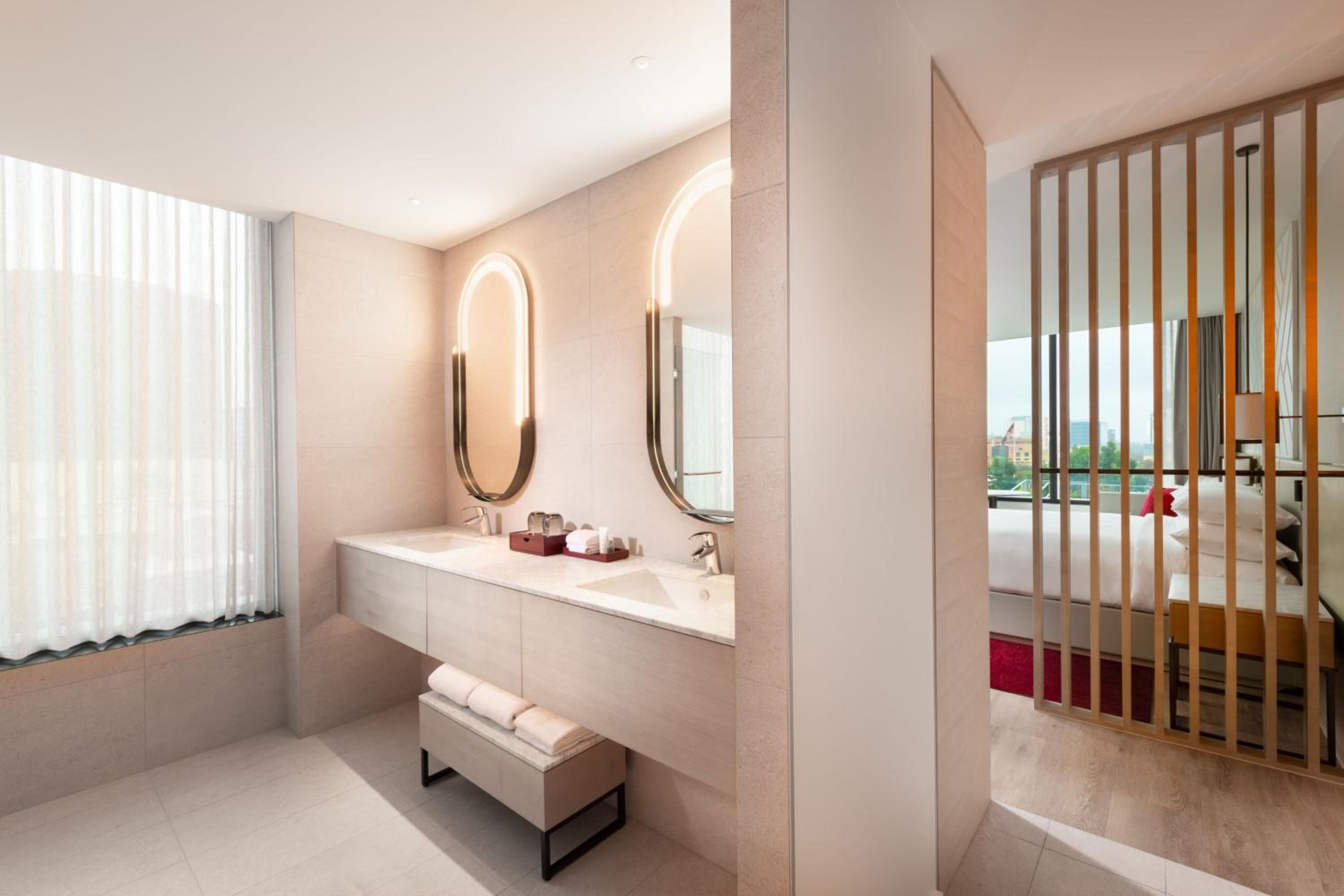 Premium King Room photo 2