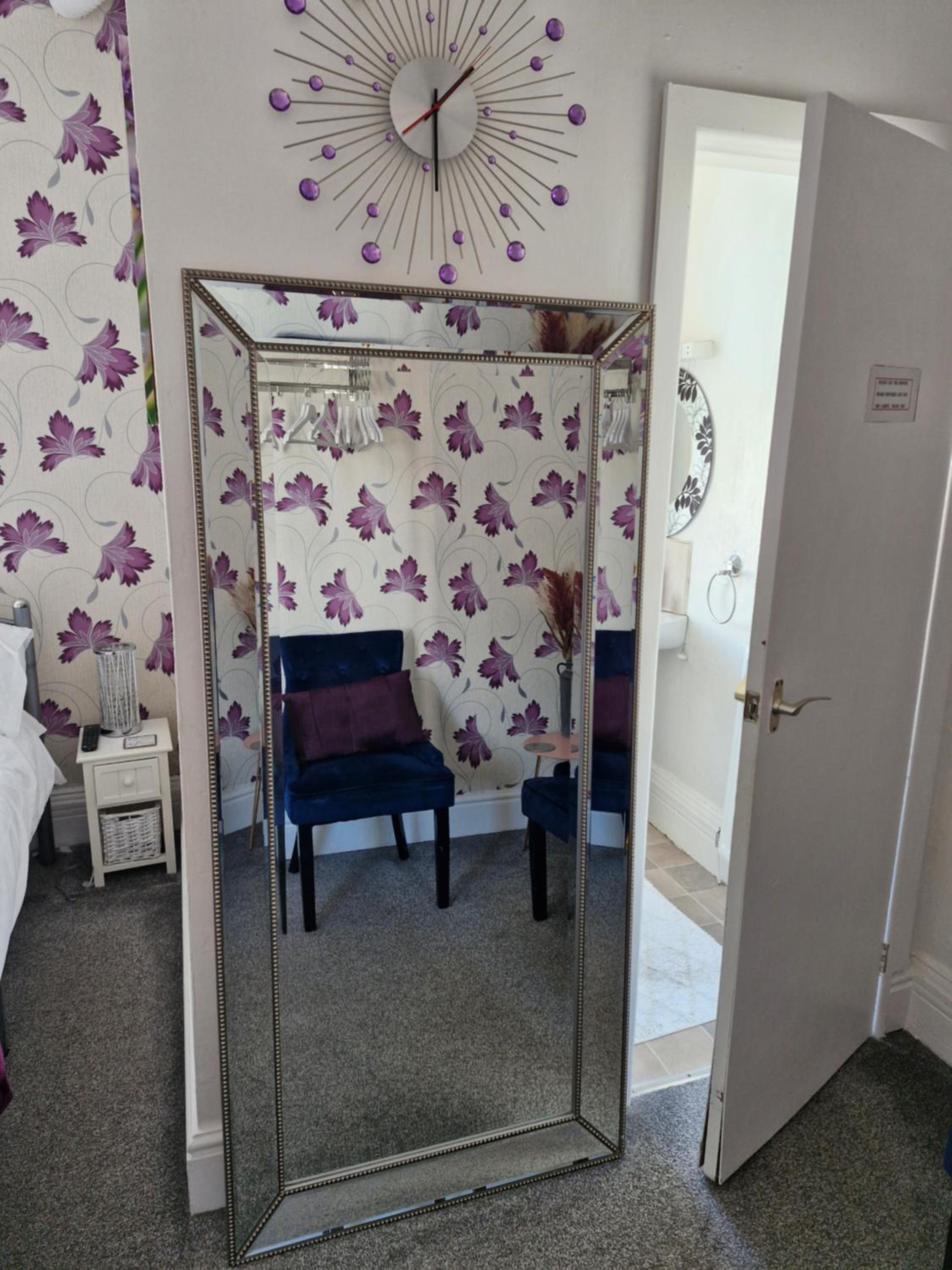 Double Room with Private Bathroom - Photo 8