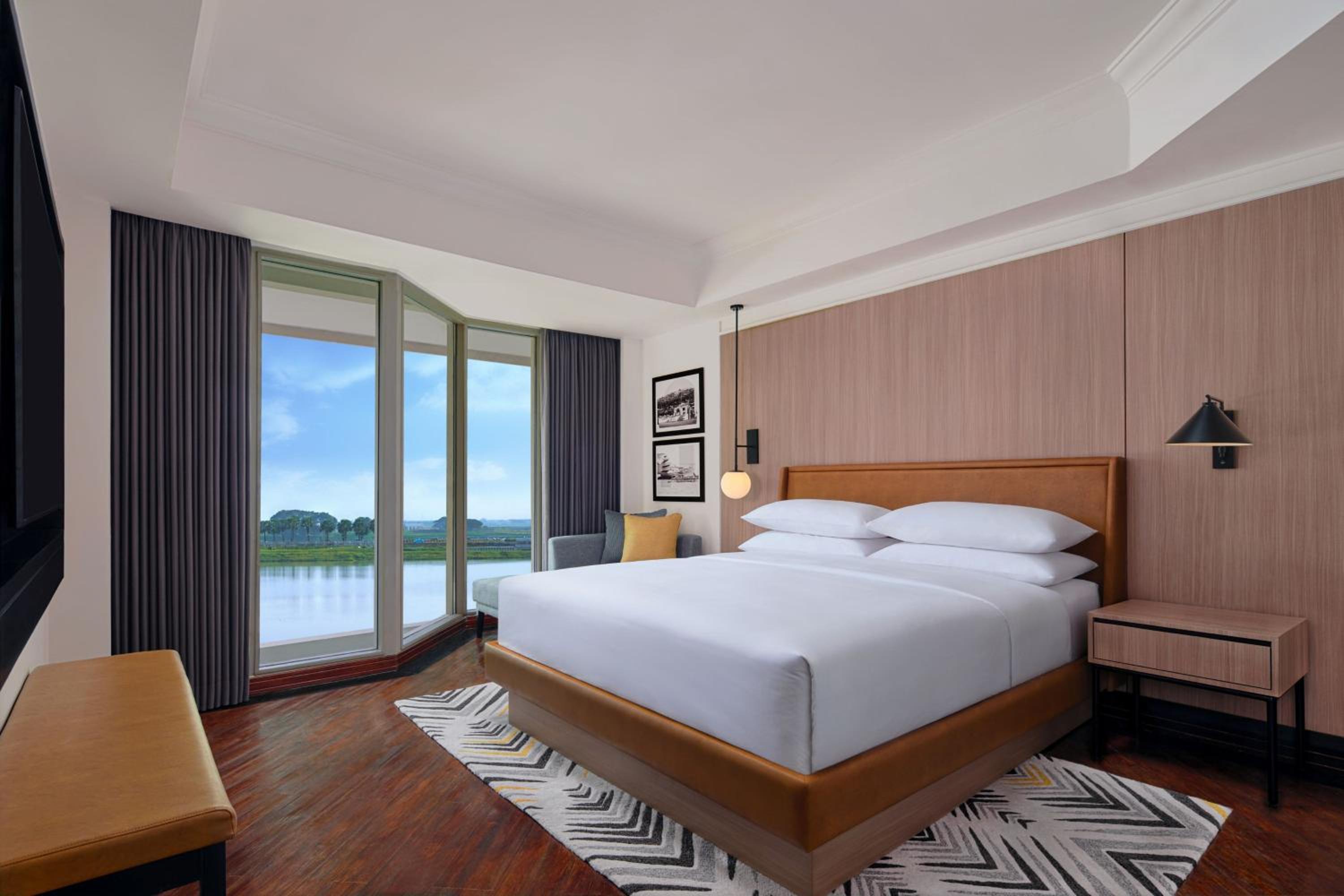 One-Bedroom King Suite  - Photo 3