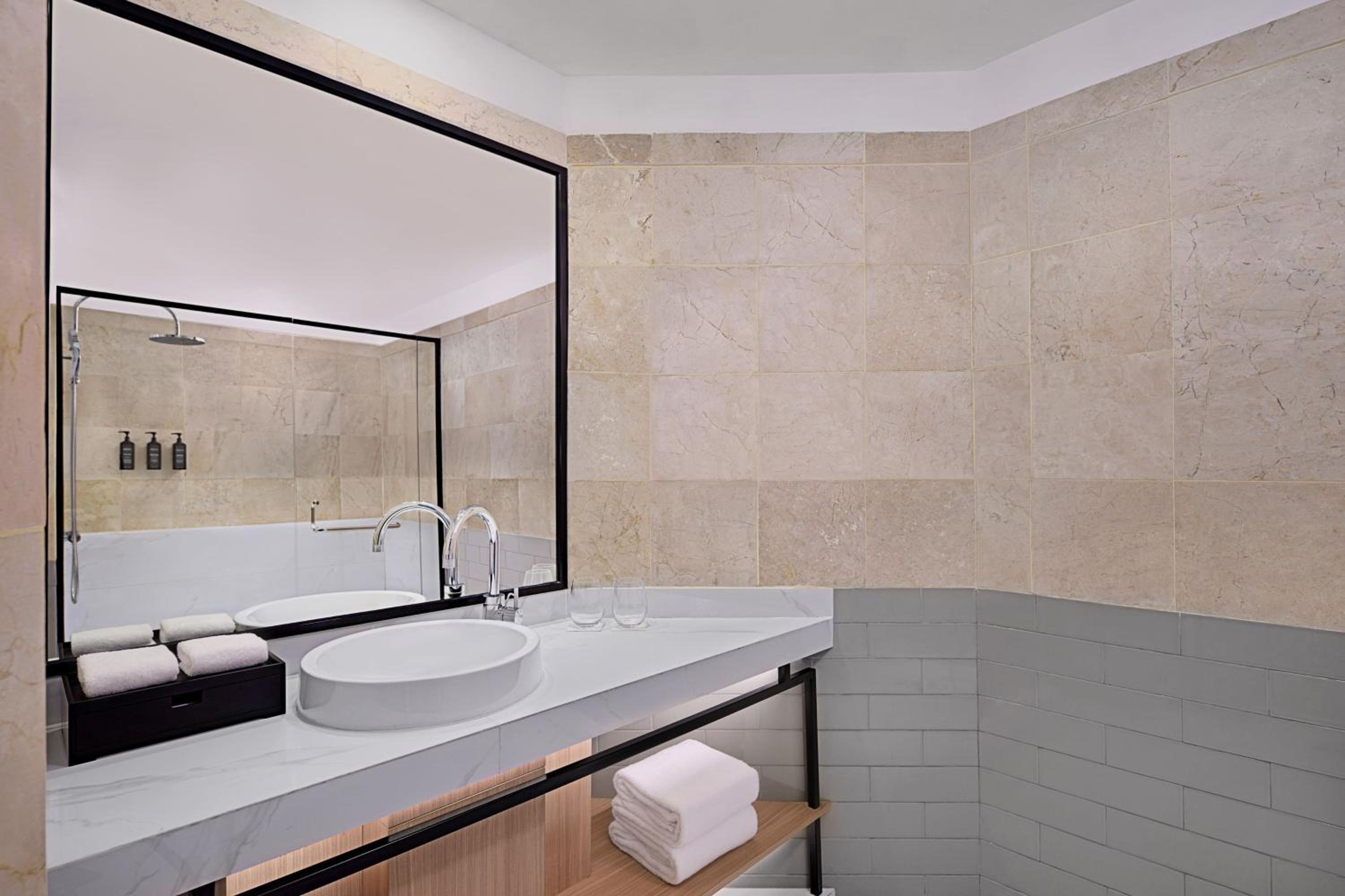 One-Bedroom King Suite  - Photo 7
