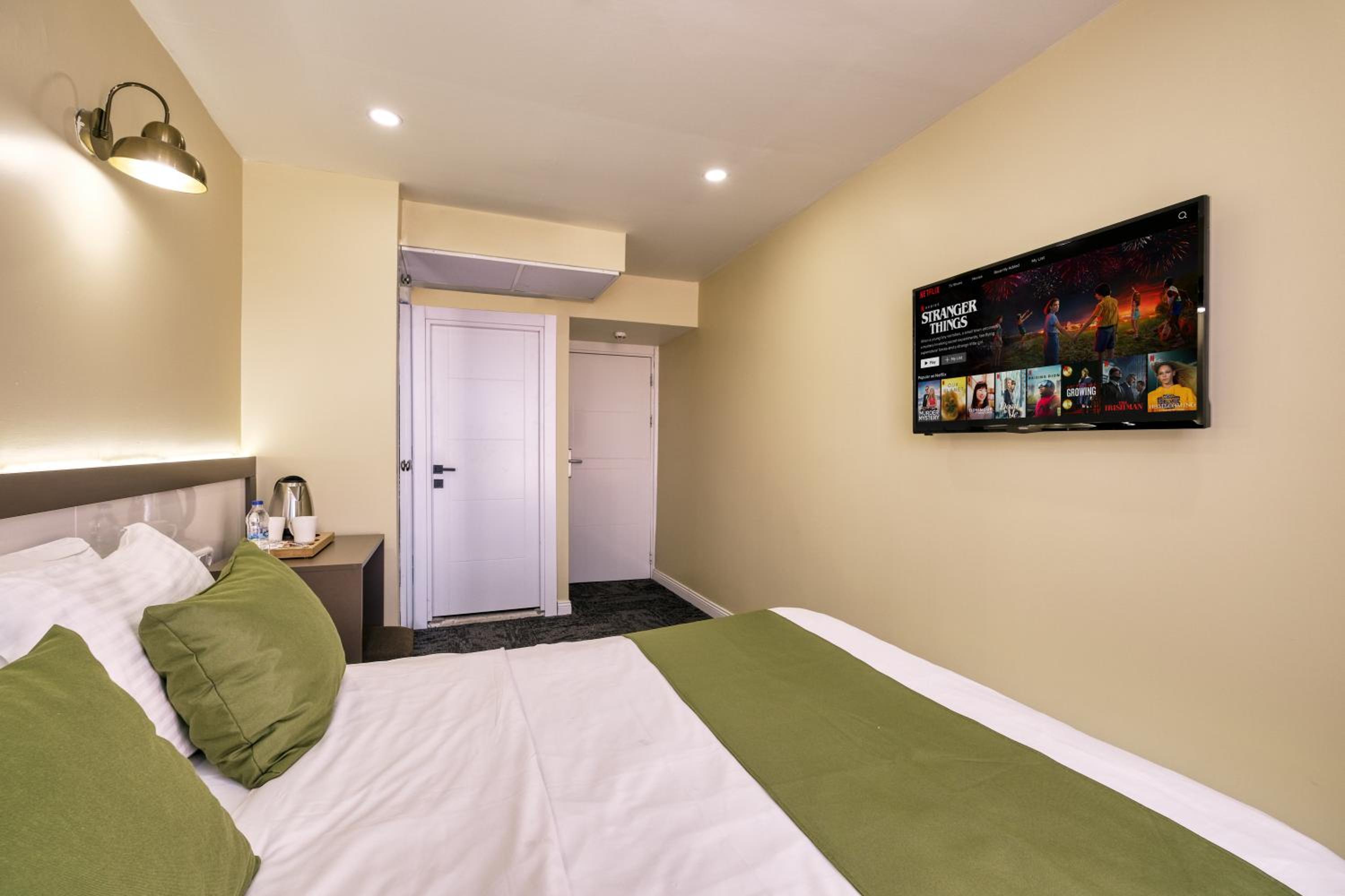 Deluxe Double Room with Balcony photo 2
