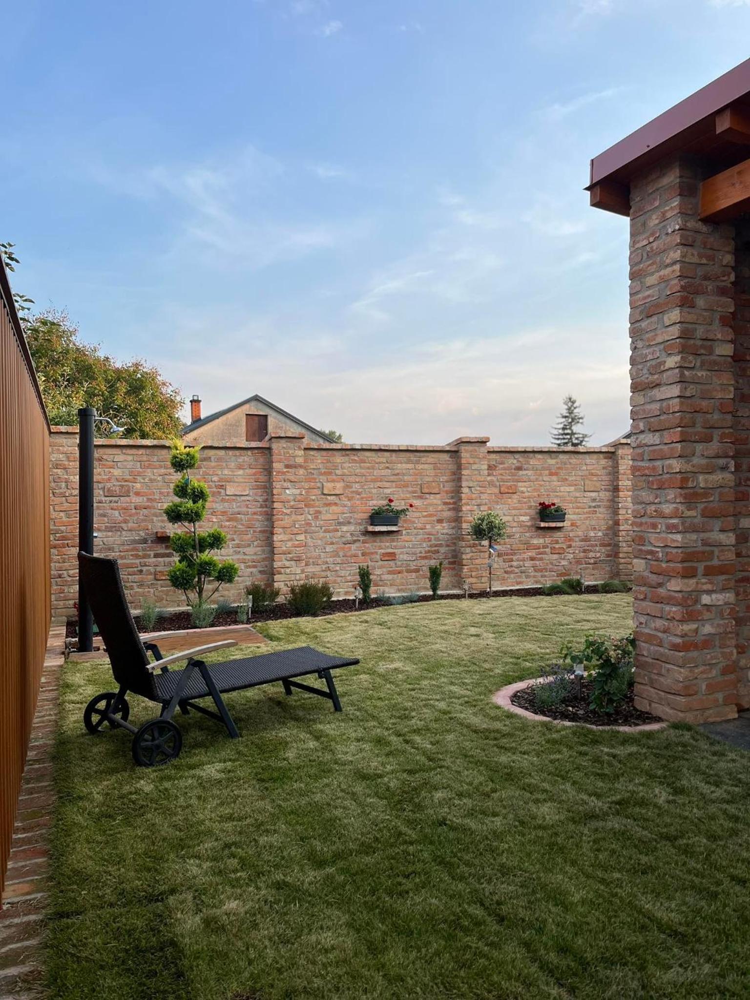 Two-Bedroom Apartment with Garden View photo 3