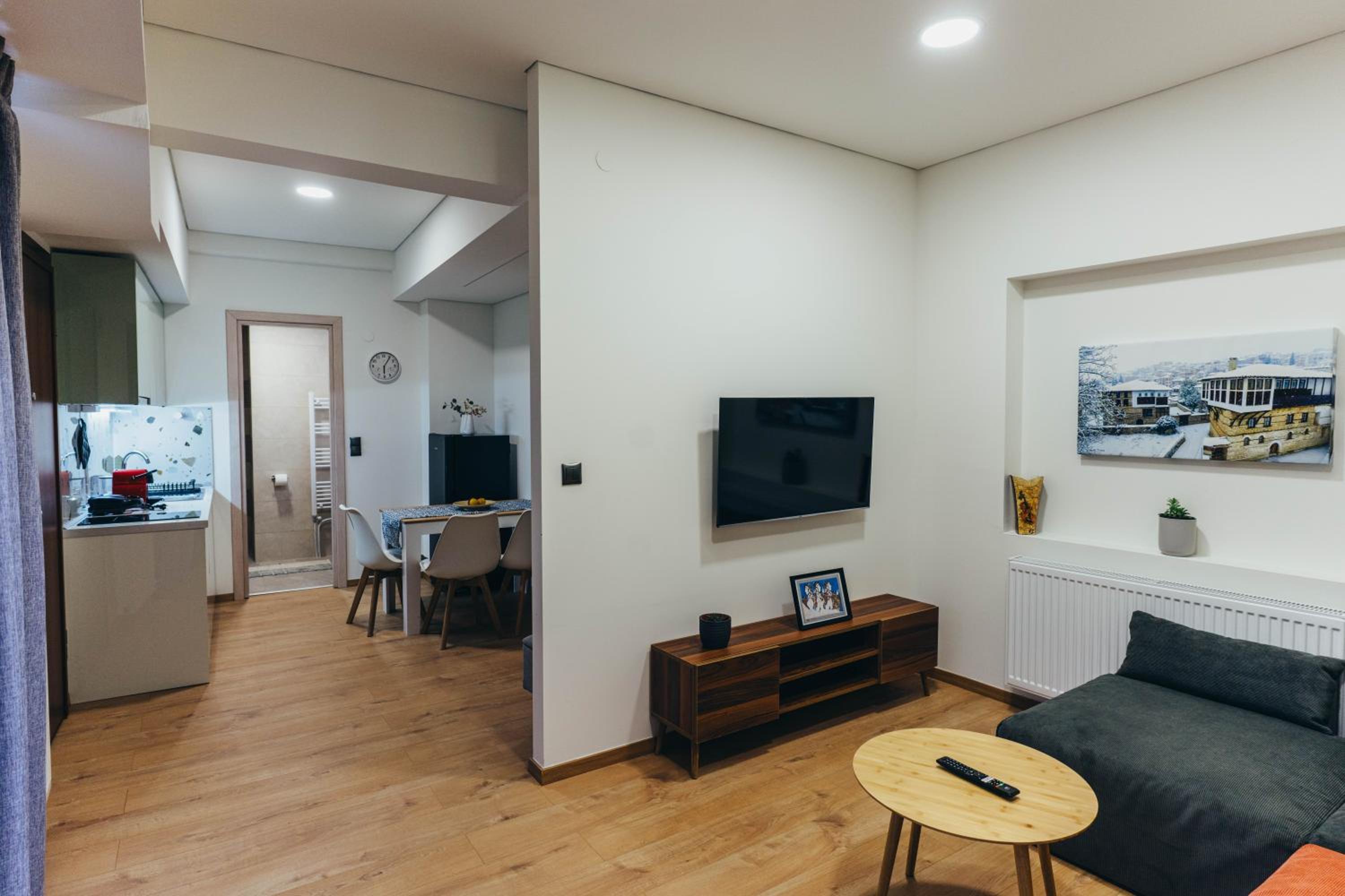 One-Bedroom Apartment photo 2