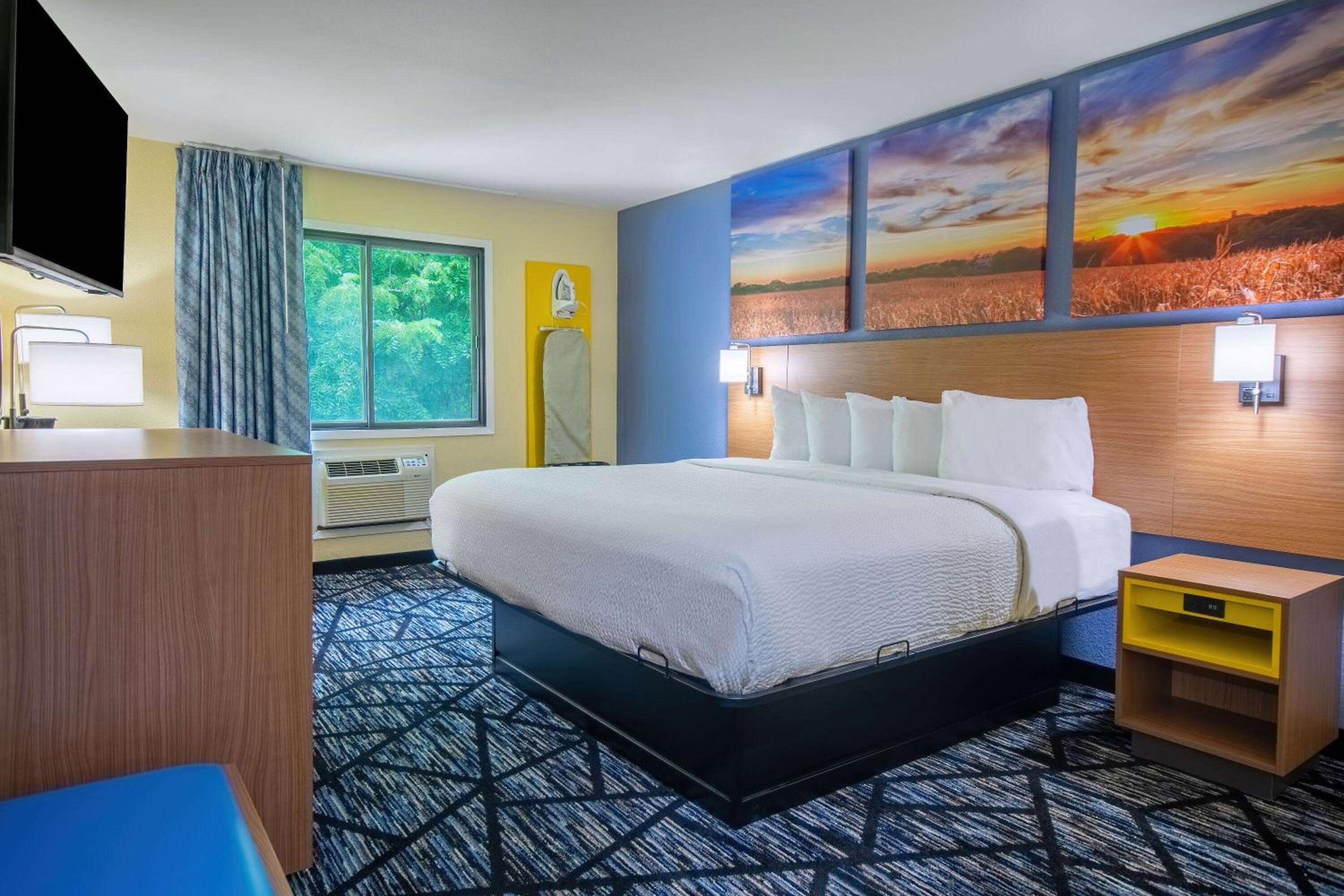 King Room - Non-Smoking - Photo 1