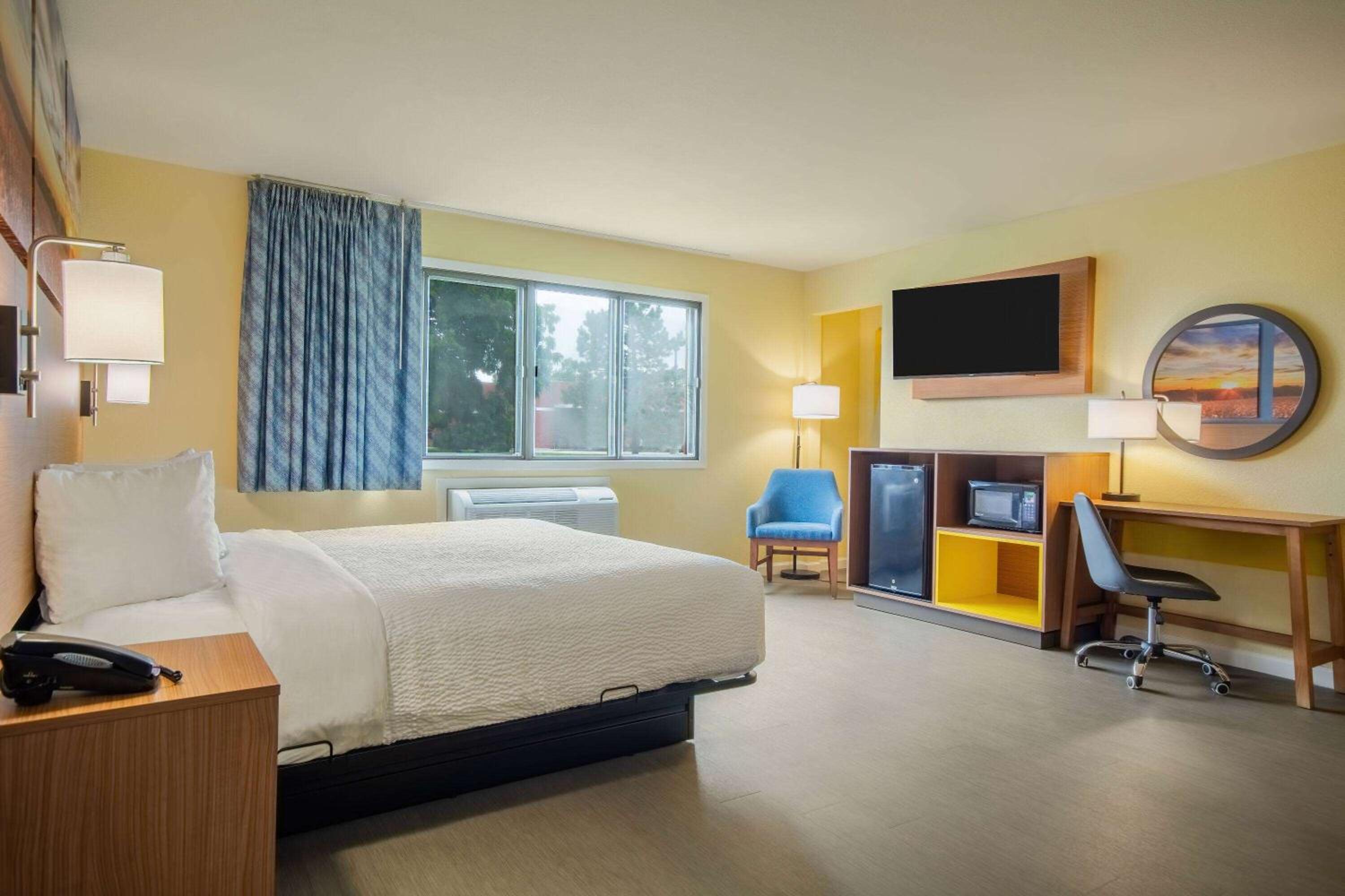 King Room - Mobility Access/Non-Smoking - Photo 1