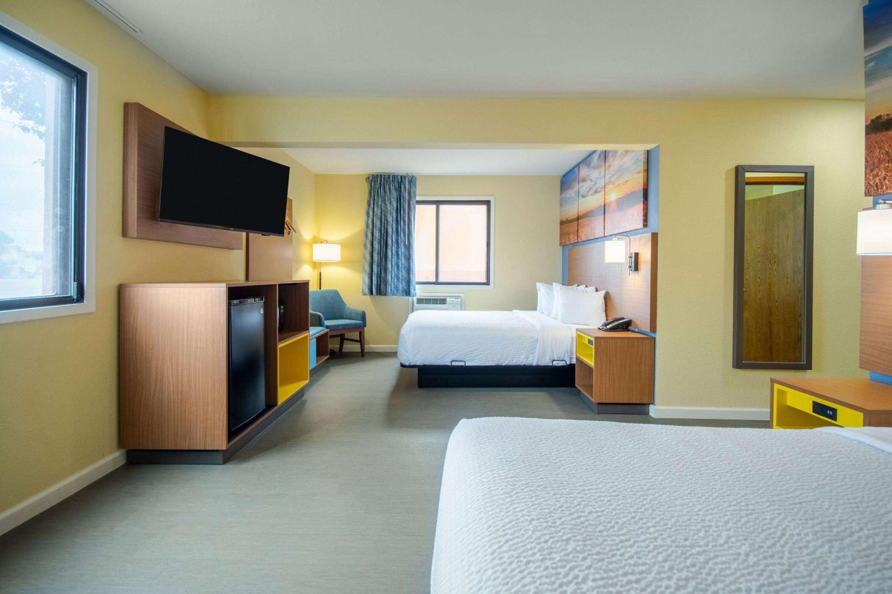 Queen Room with Two Queen Beds and Roll-in Shower - Mobility Accessible/Non-Smoking - Photo 1