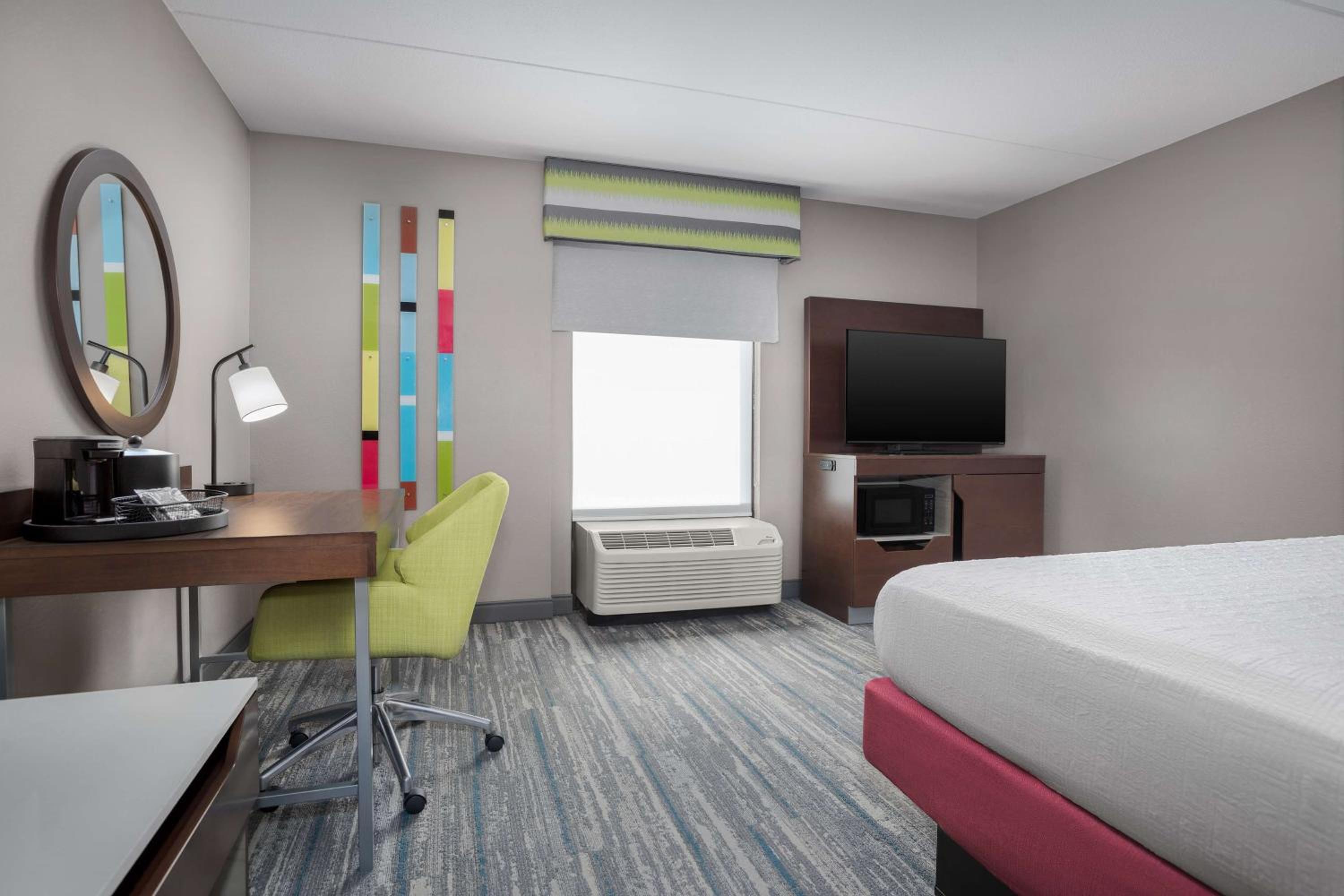 Deluxe King Room - Non-Smoking - Photo 1