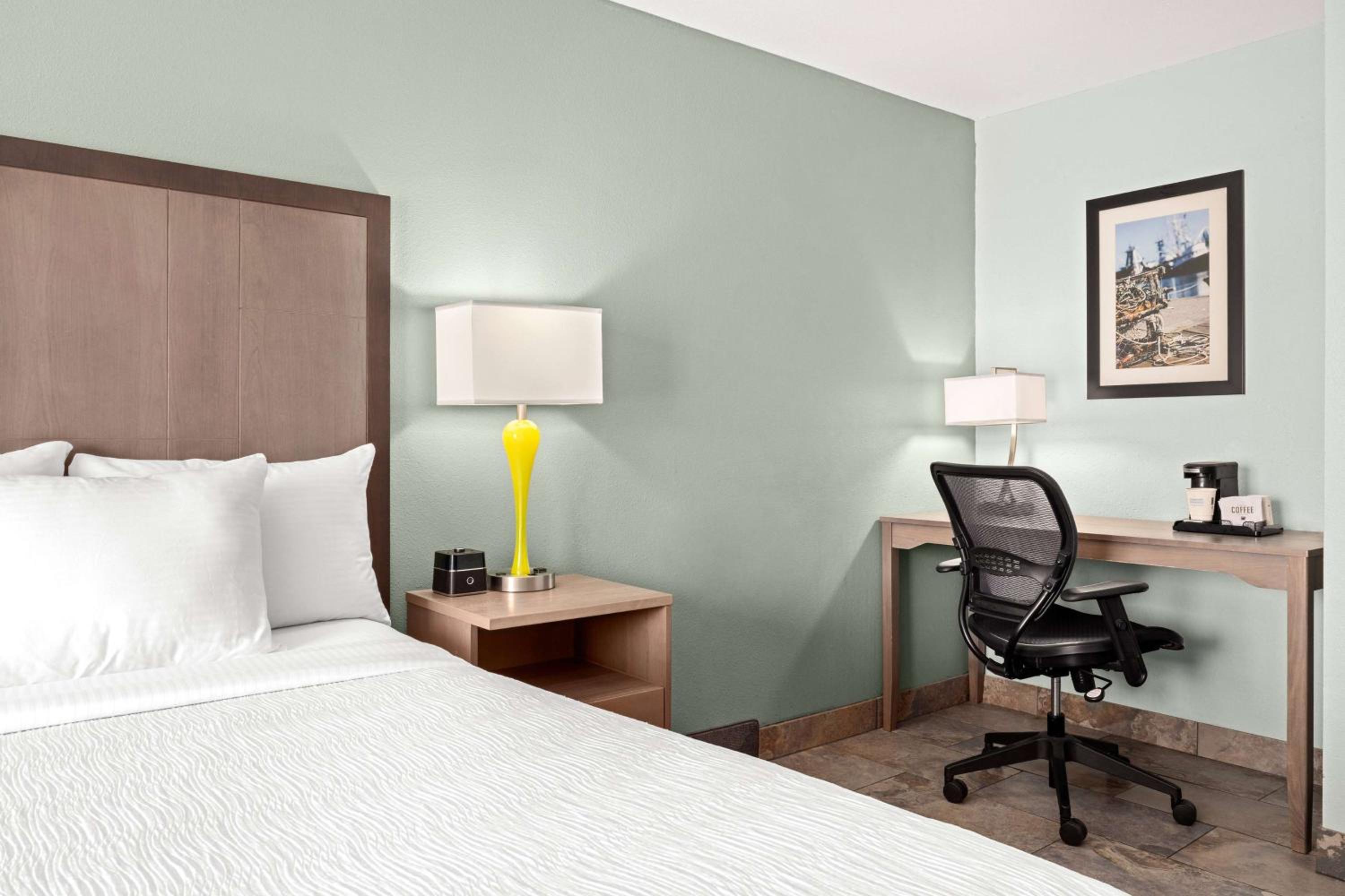 Deluxe King Room - Photo 3